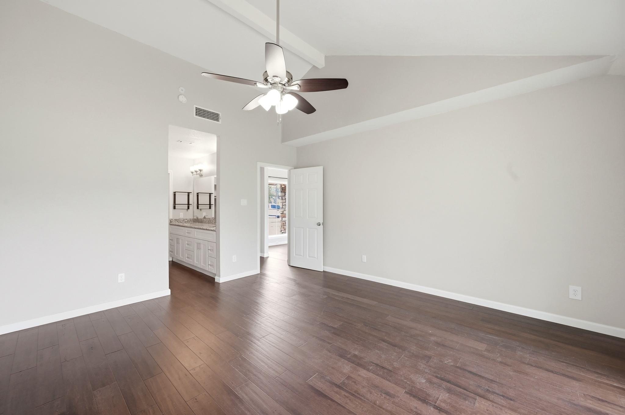 18 Country Ln, Wimberley, TX 78676