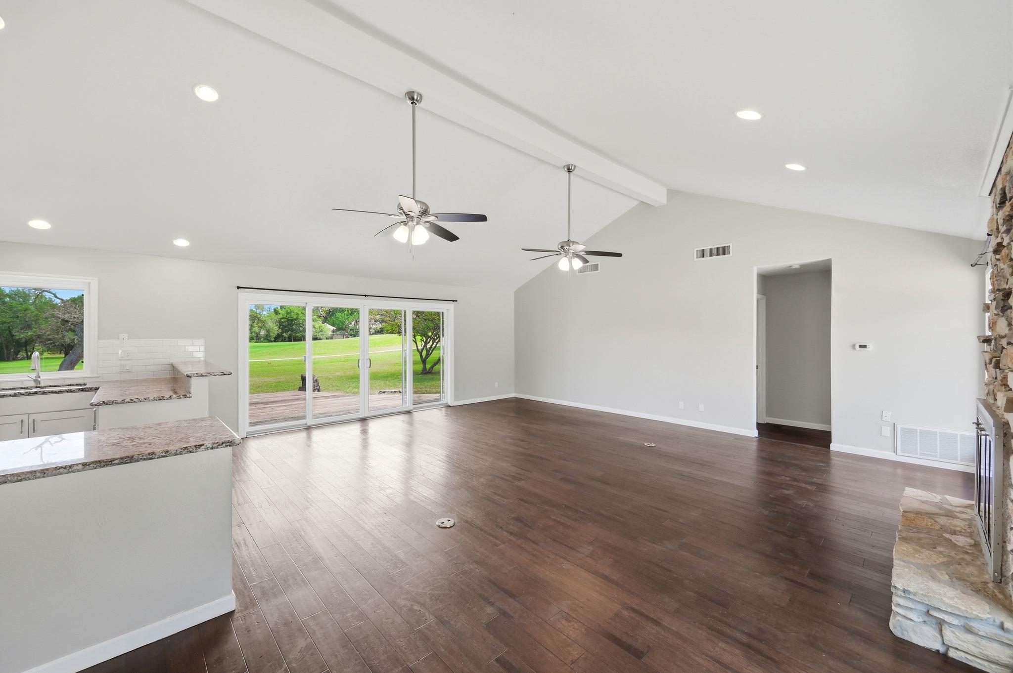 18 Country Ln, Wimberley, TX 78676