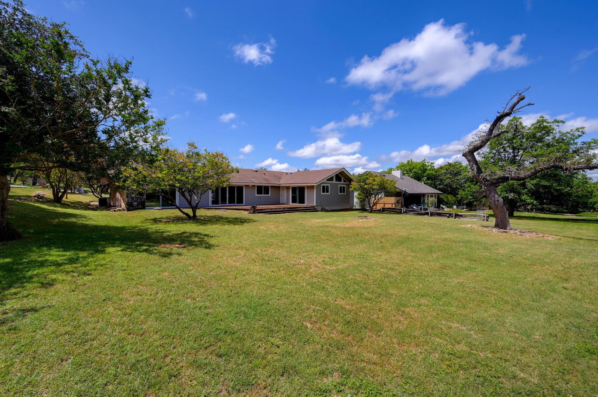 18 Country Ln, Wimberley, TX 78676