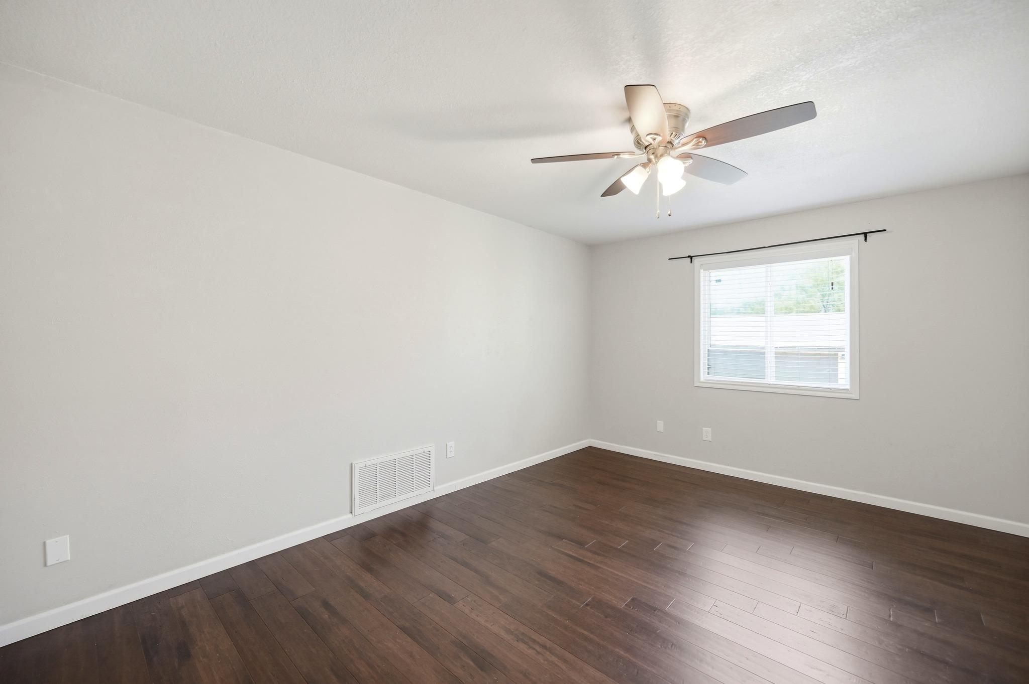 18 Country Ln, Wimberley, TX 78676