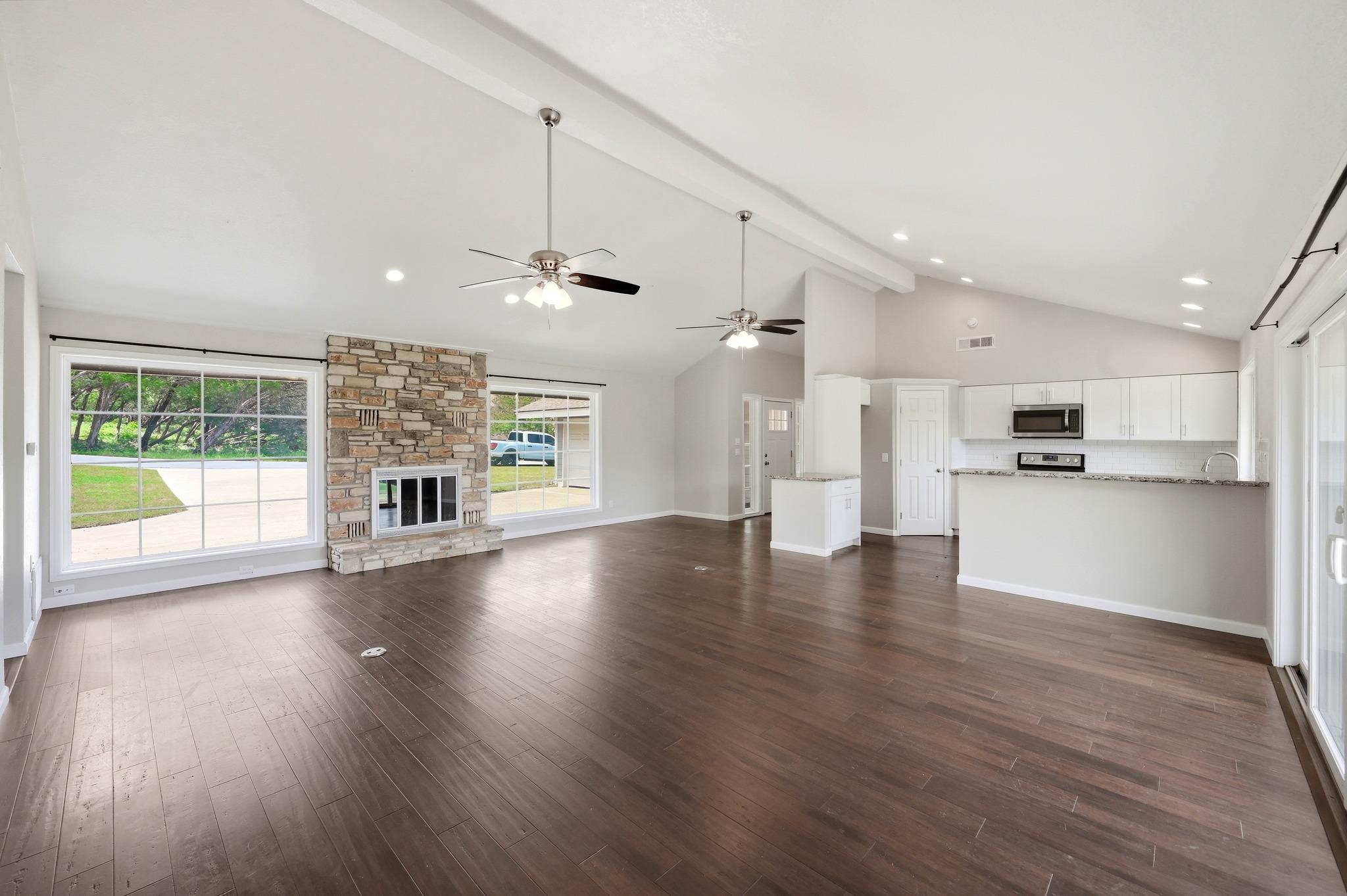 18 Country Ln, Wimberley, TX 78676