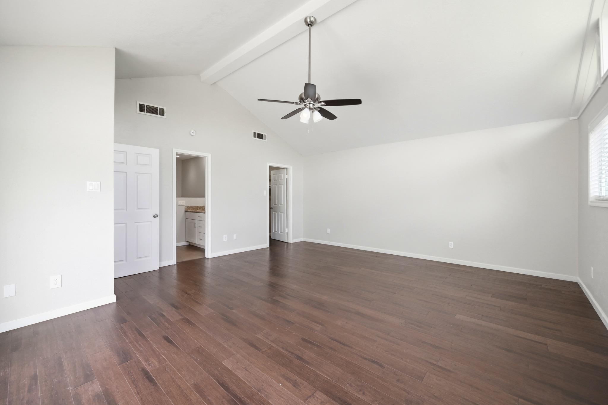 18 Country Ln, Wimberley, TX 78676