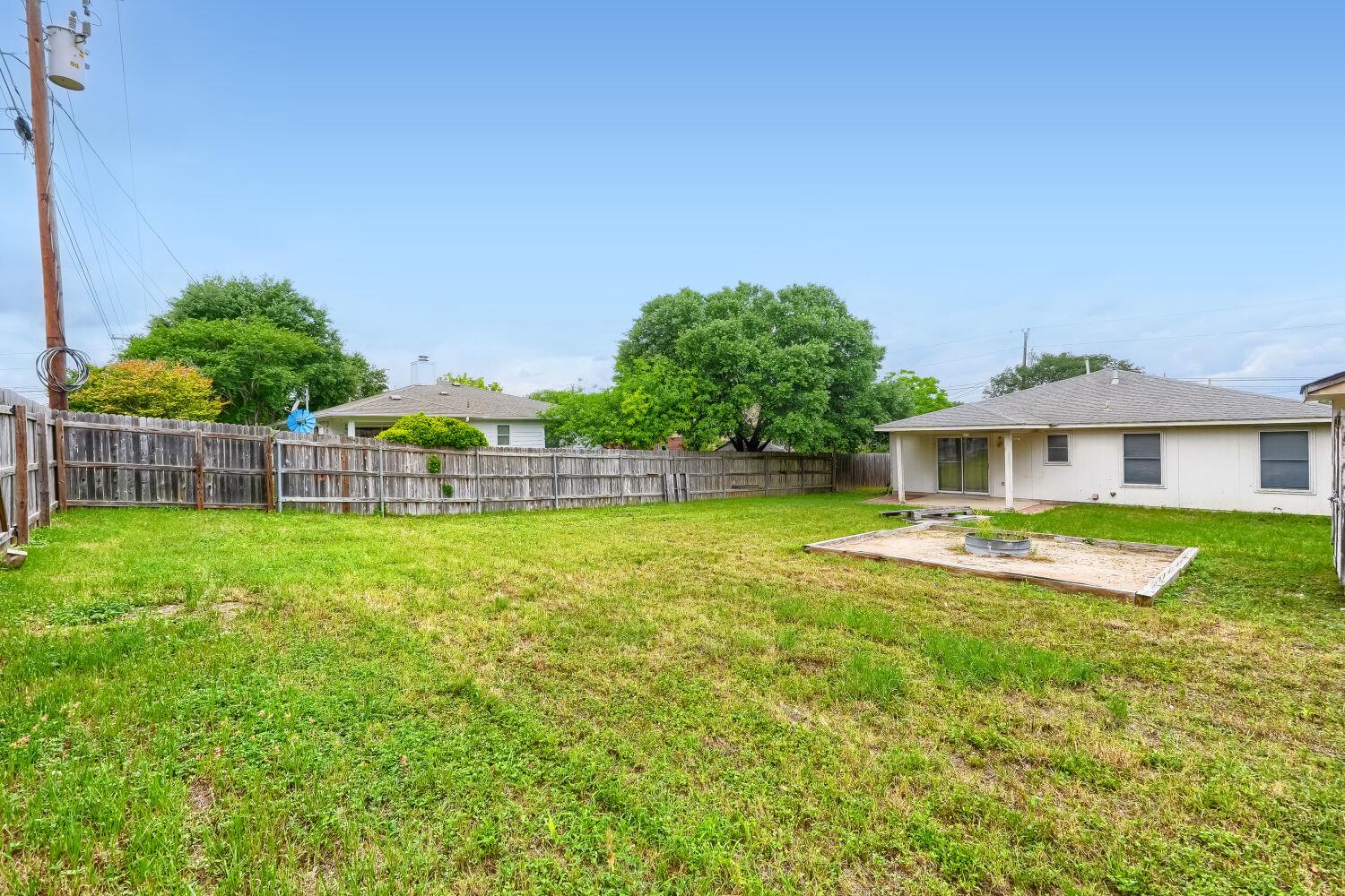 391 Jim Miller Dr, Kyle, TX 78640