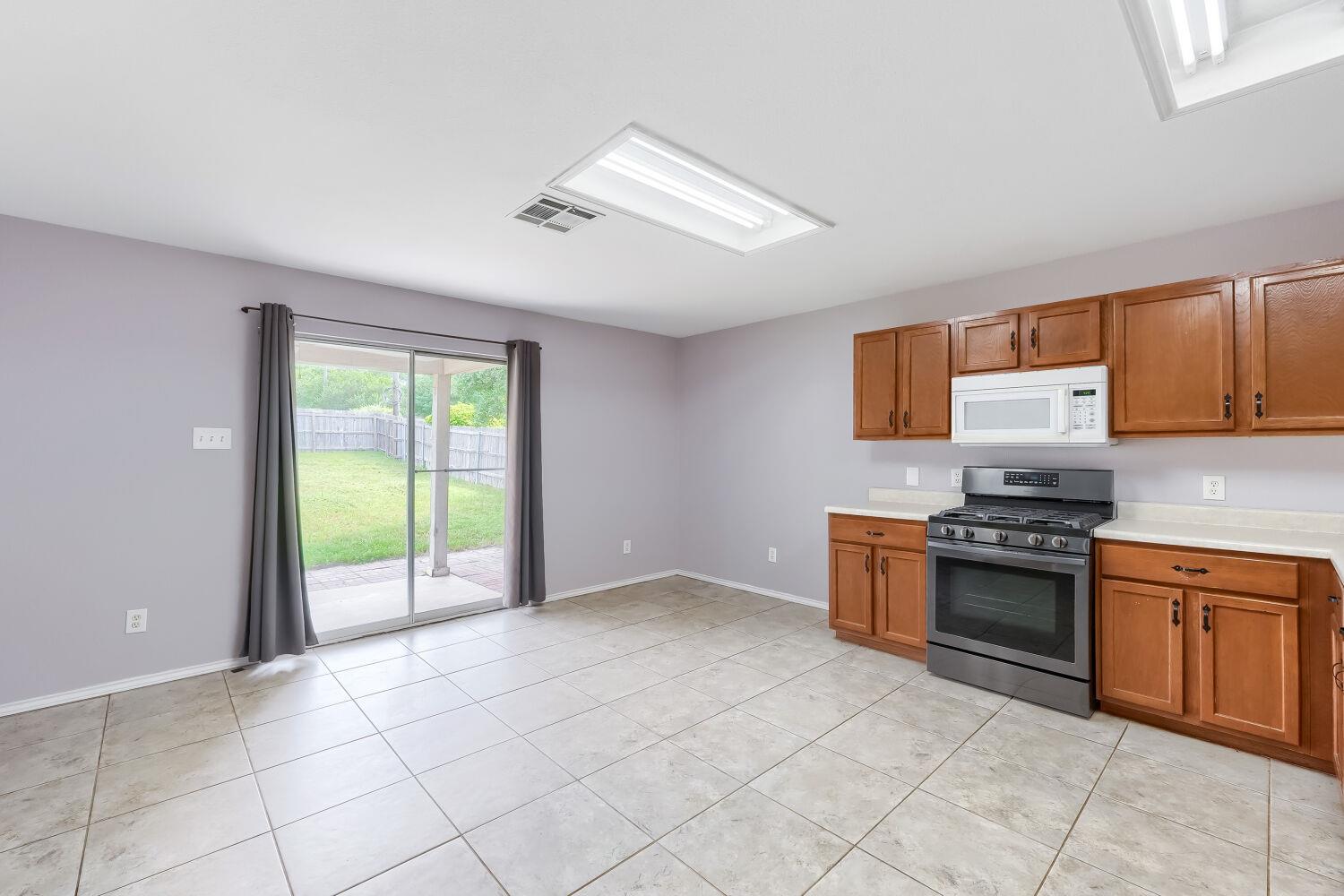 391 Jim Miller Dr, Kyle, TX 78640