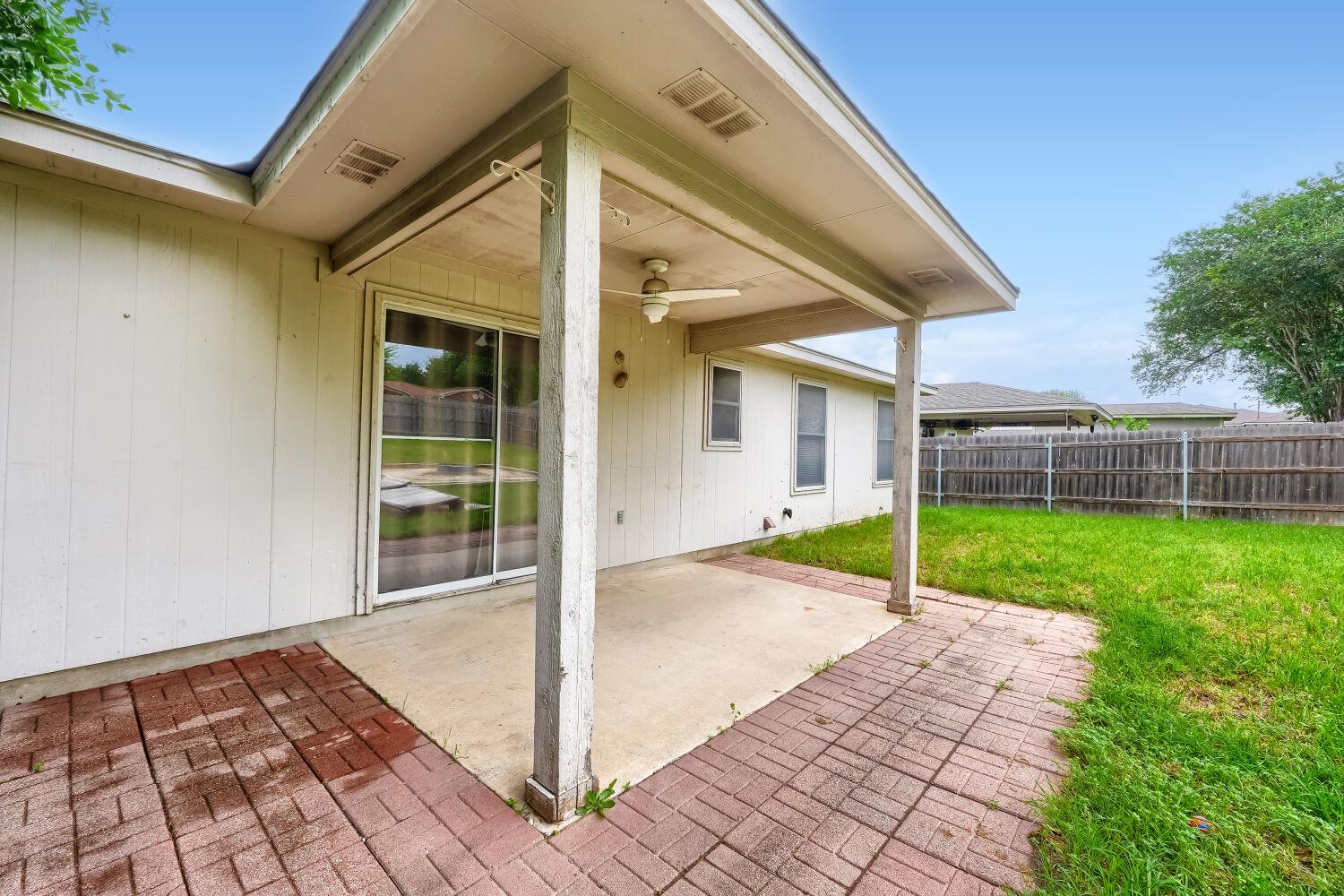 391 Jim Miller Dr, Kyle, TX 78640