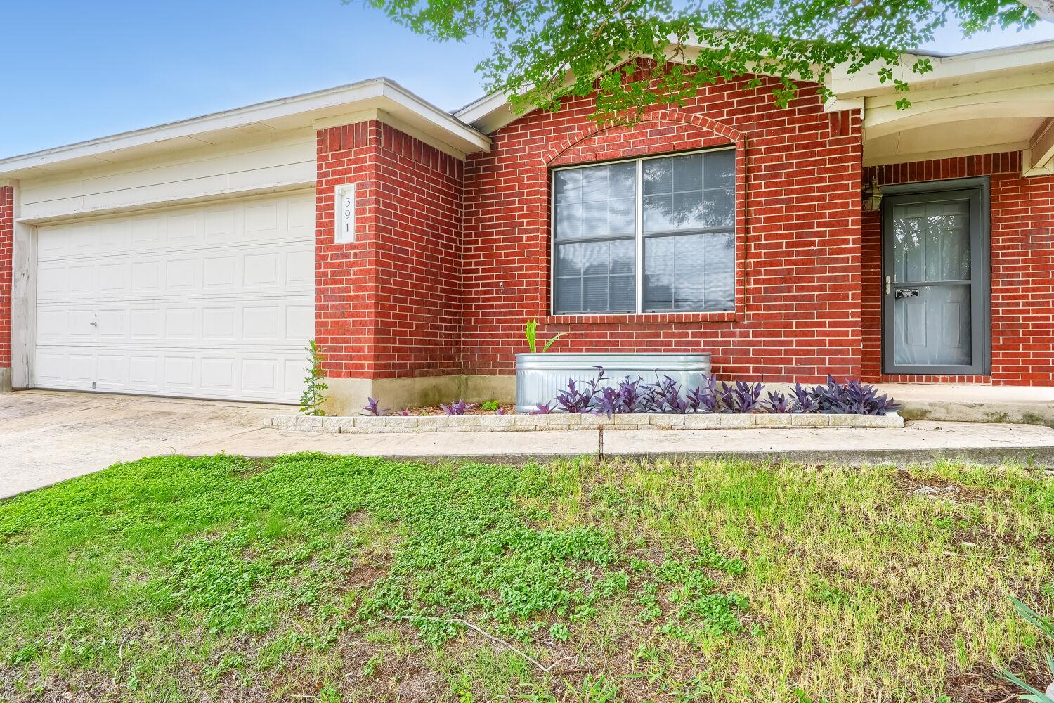 391 Jim Miller Dr, Kyle, TX 78640