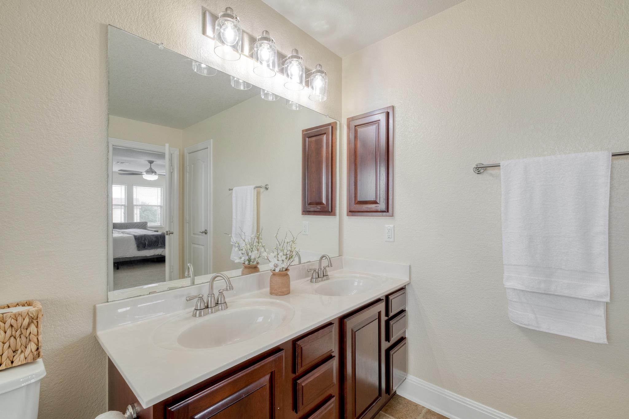 141 Clematis Ct, Kyle, TX 78640