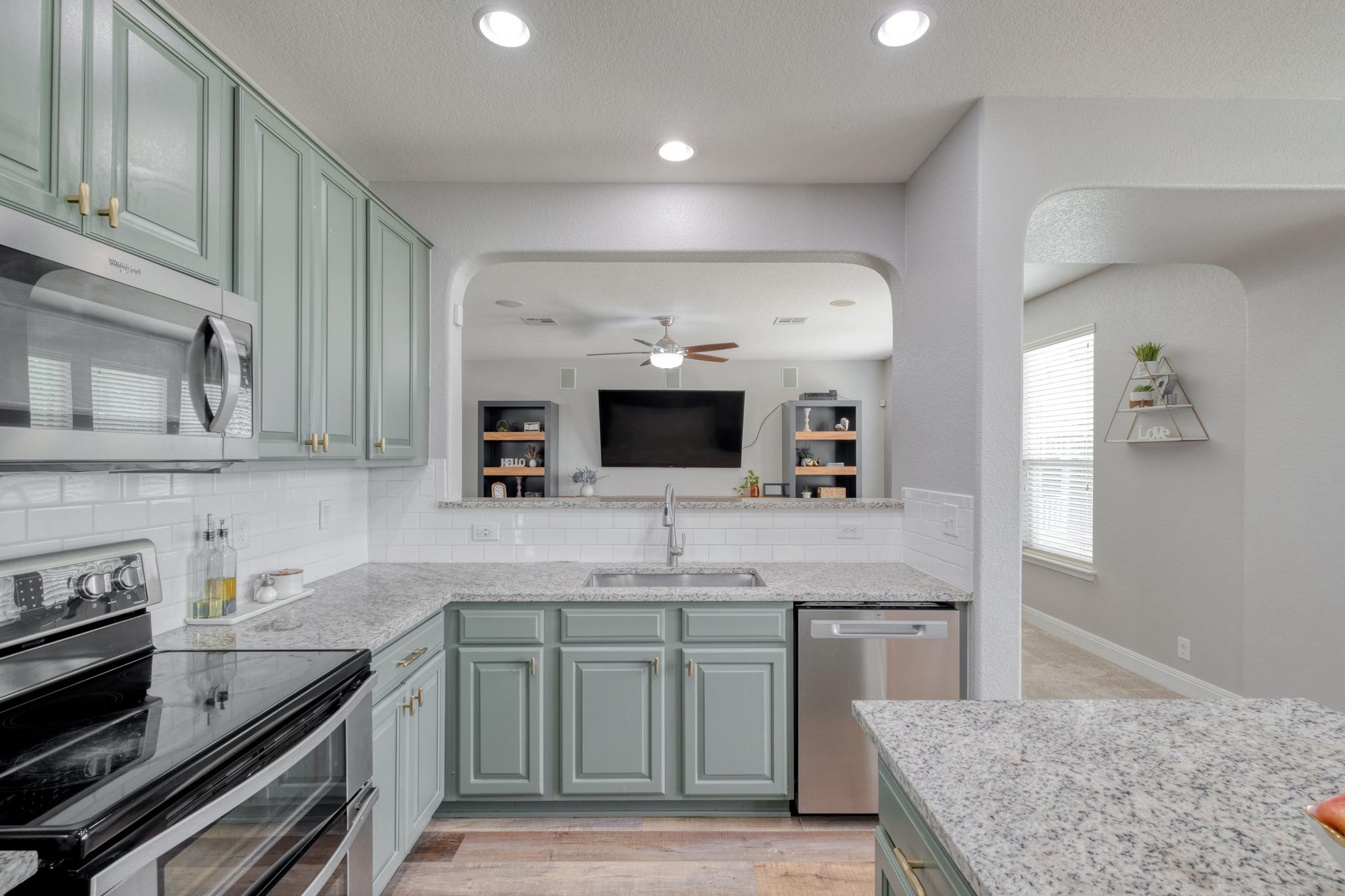 141 Clematis Ct, Kyle, TX 78640