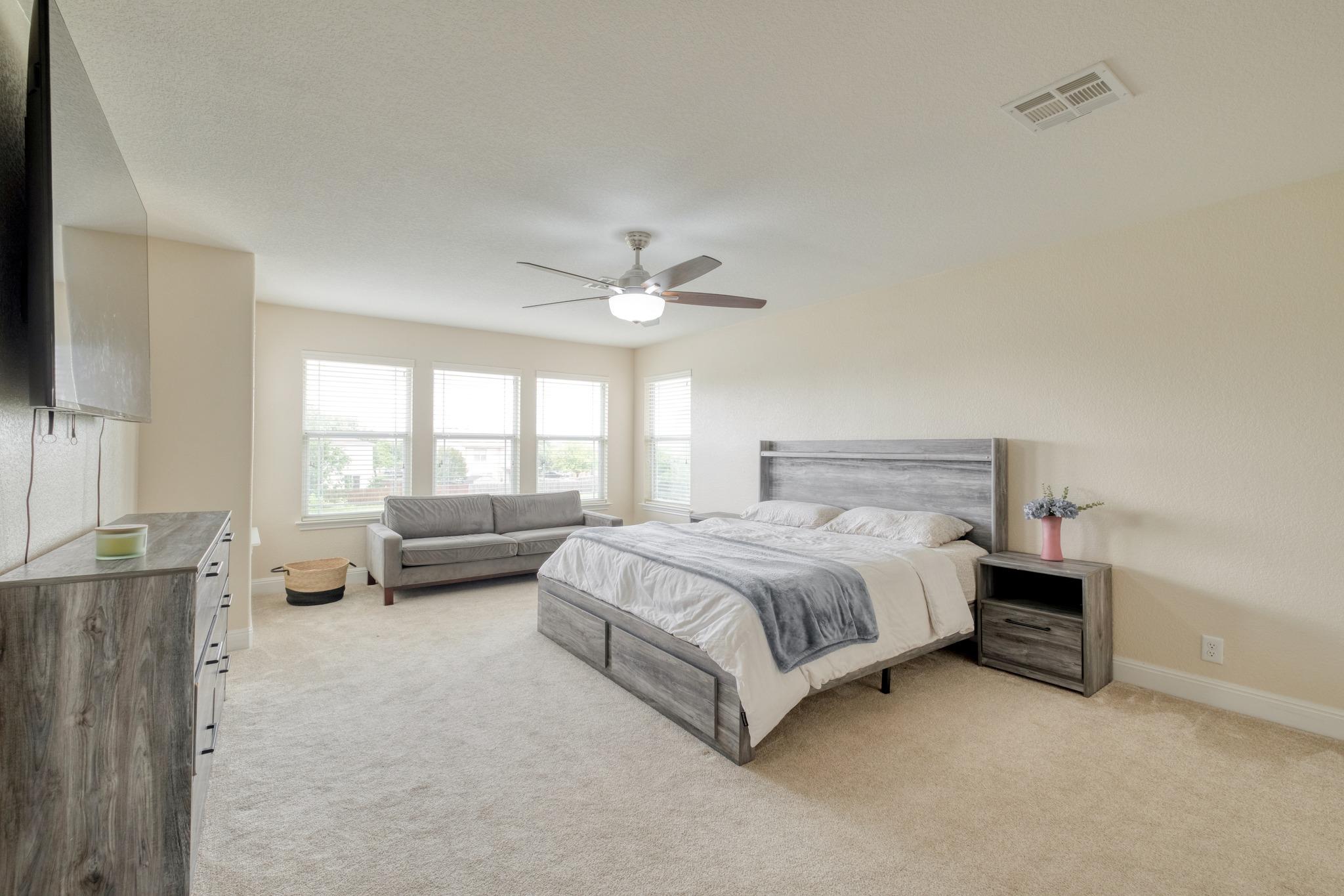 141 Clematis Ct, Kyle, TX 78640