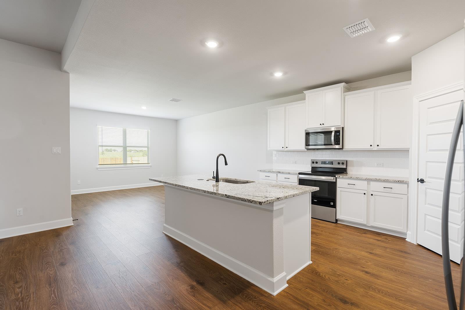501 W Luna Blue Ln, Jarrell, TX 76537