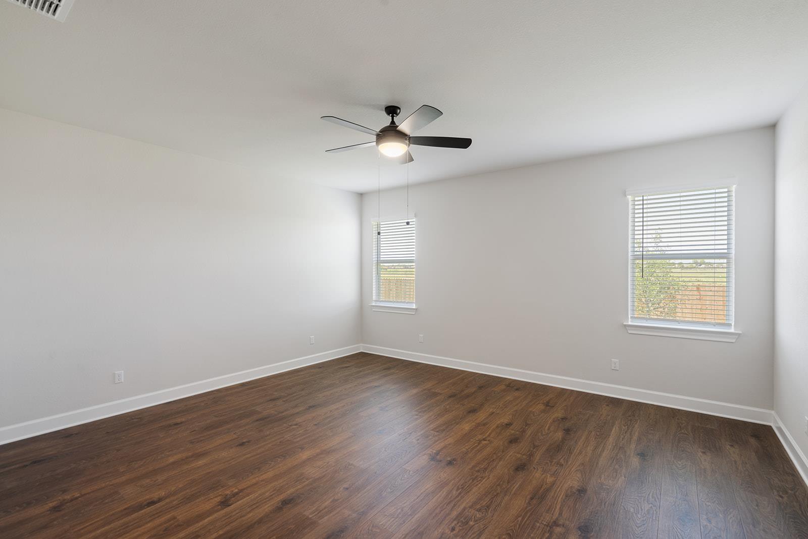 501 W Luna Blue Ln, Jarrell, TX 76537