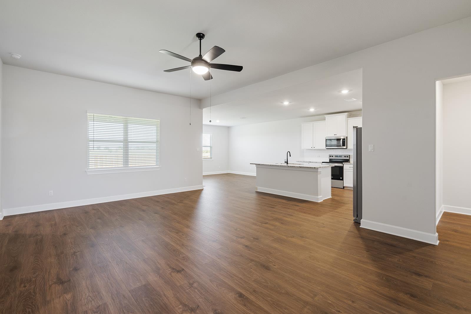 501 W Luna Blue Ln, Jarrell, TX 76537