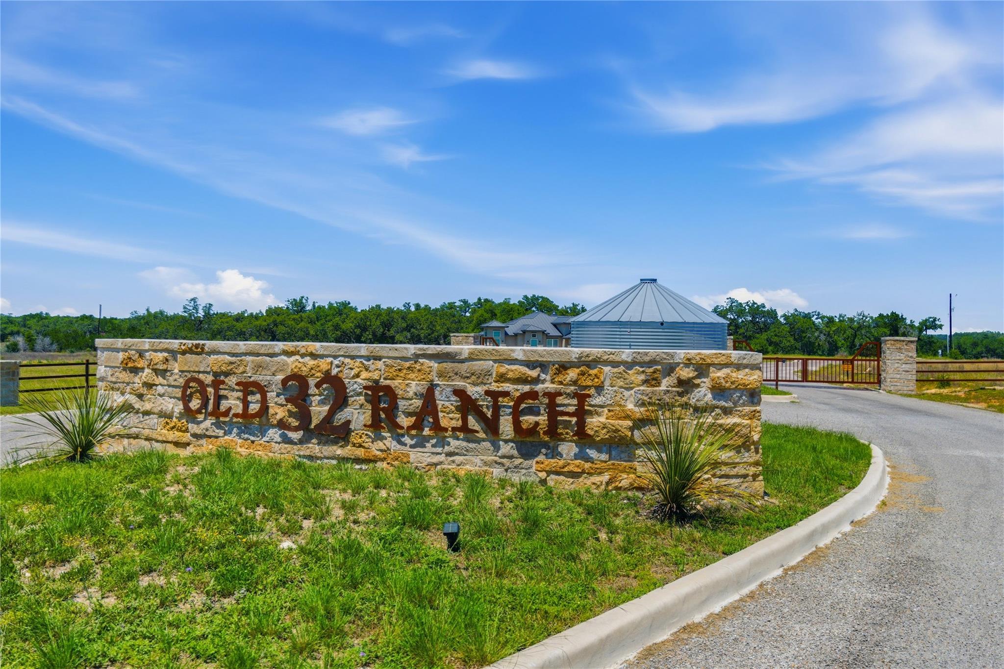 623 Whiskey Trl, Blanco, TX 78606