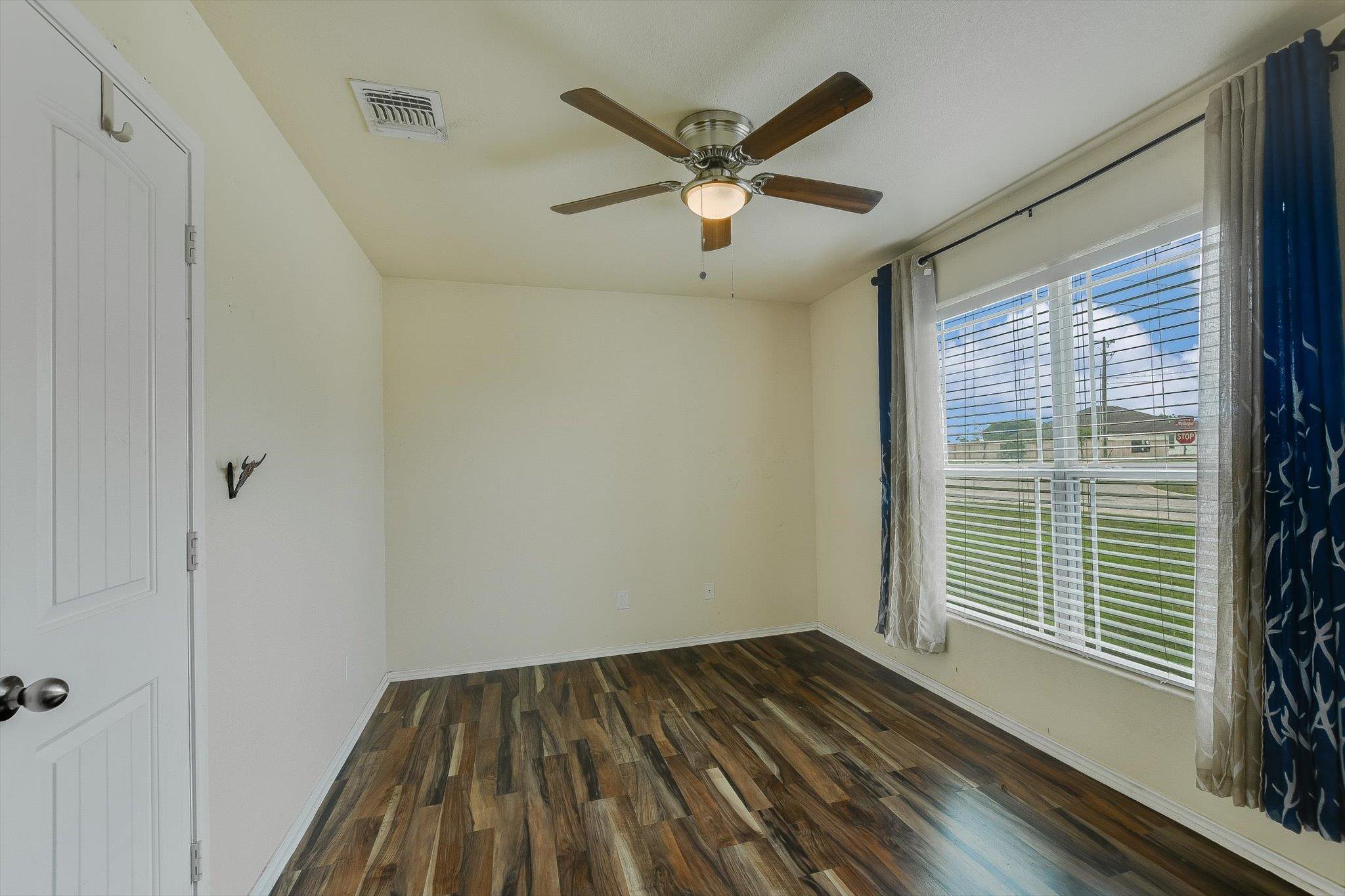 2415 Washington Dr, Belton, TX 76513