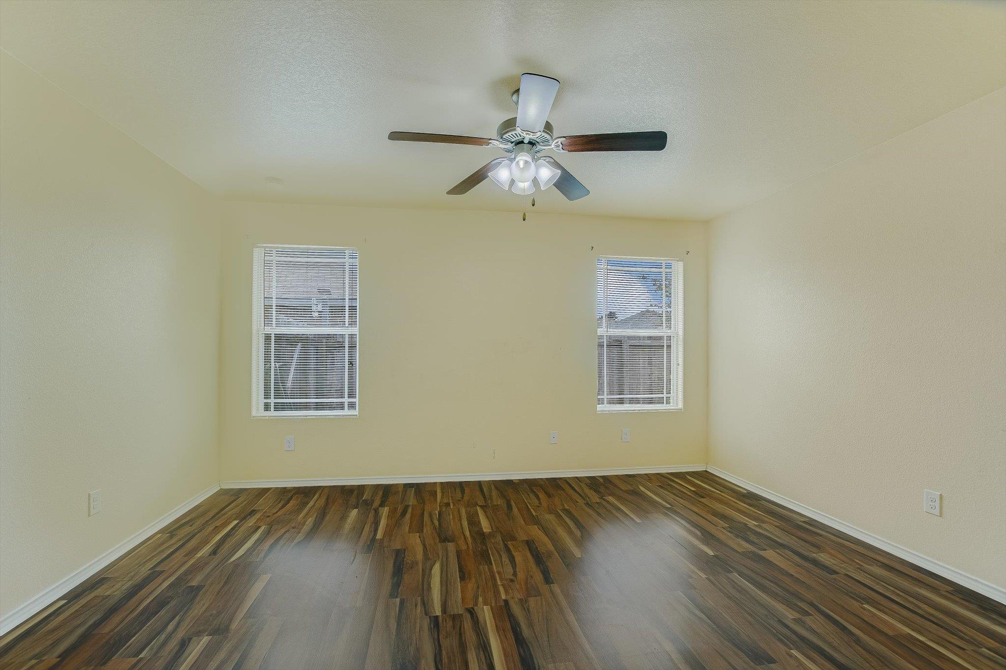 2415 Washington Dr, Belton, TX 76513
