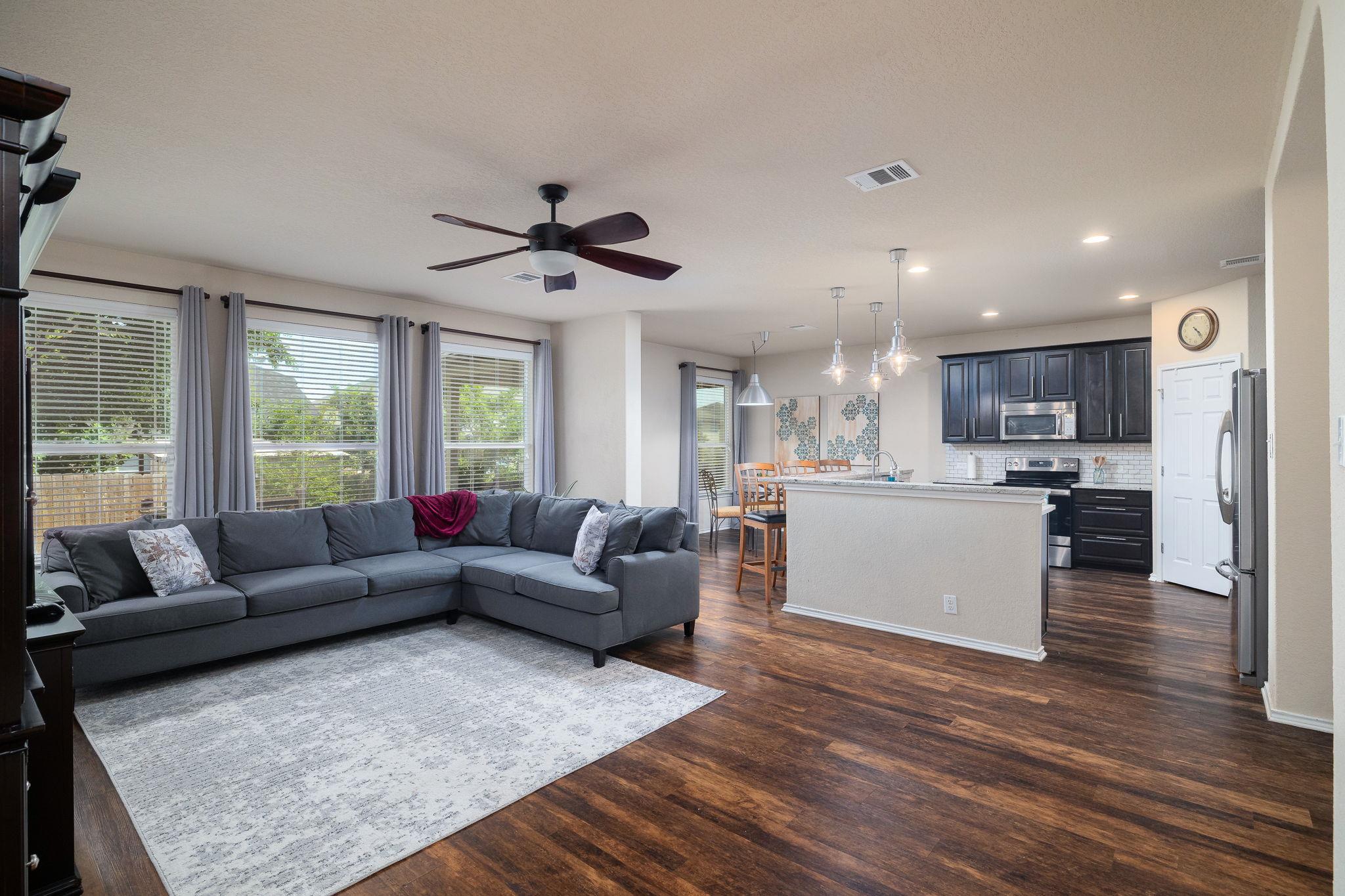 401 Canterbury Hl, Cibolo, TX 78108