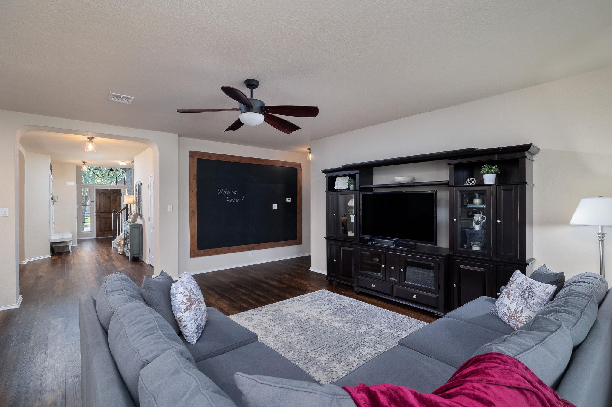 401 Canterbury Hl, Cibolo, TX 78108