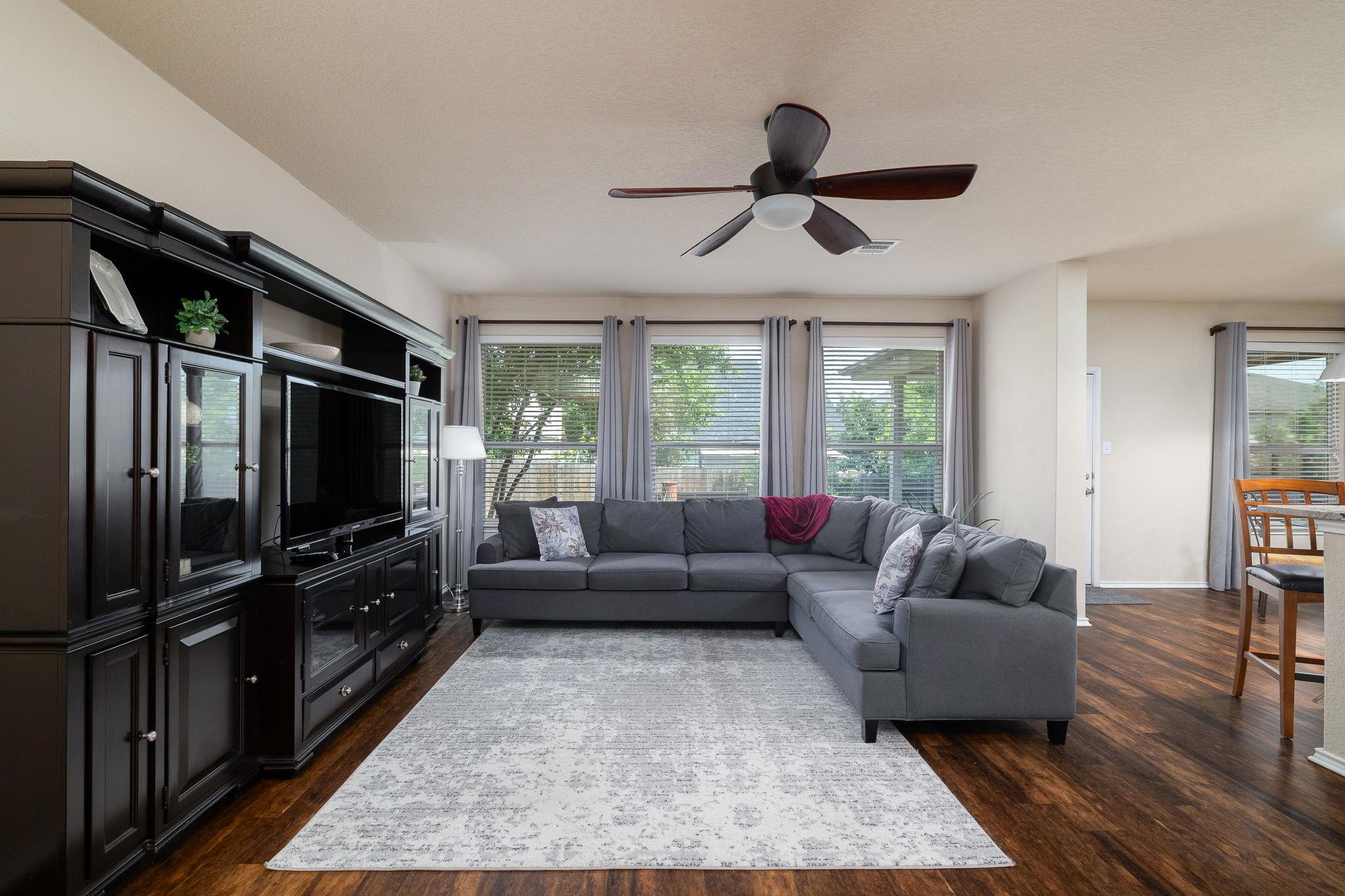 401 Canterbury Hl, Cibolo, TX 78108