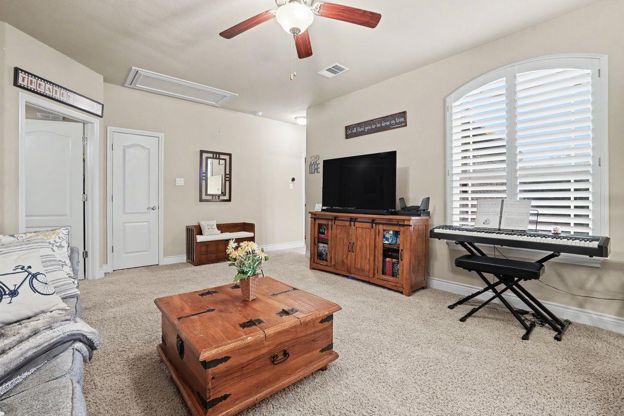 1919 Mulligan Dr, Round Rock, TX 78664