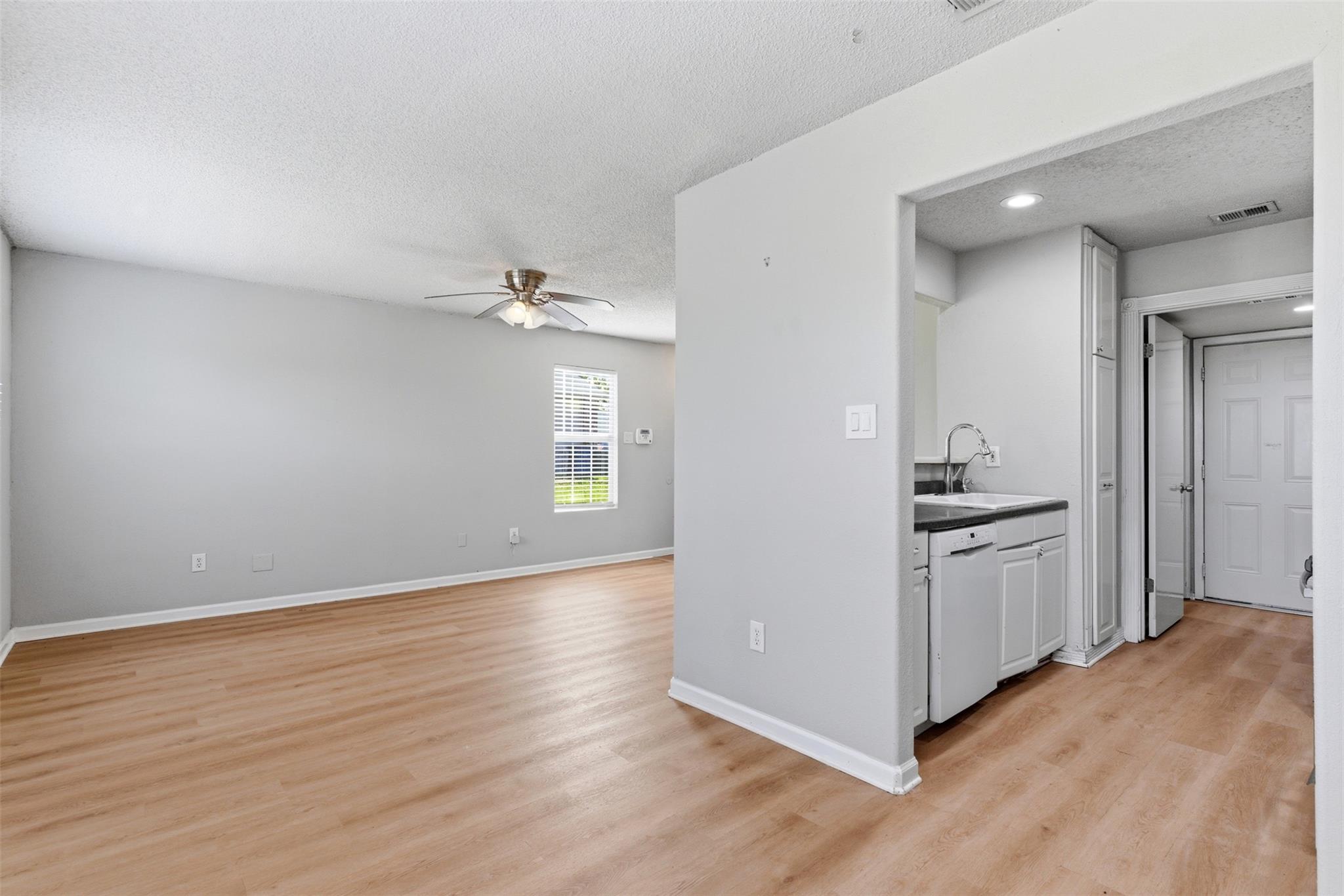 1407 Warrior Ln, Del Valle, TX 78617