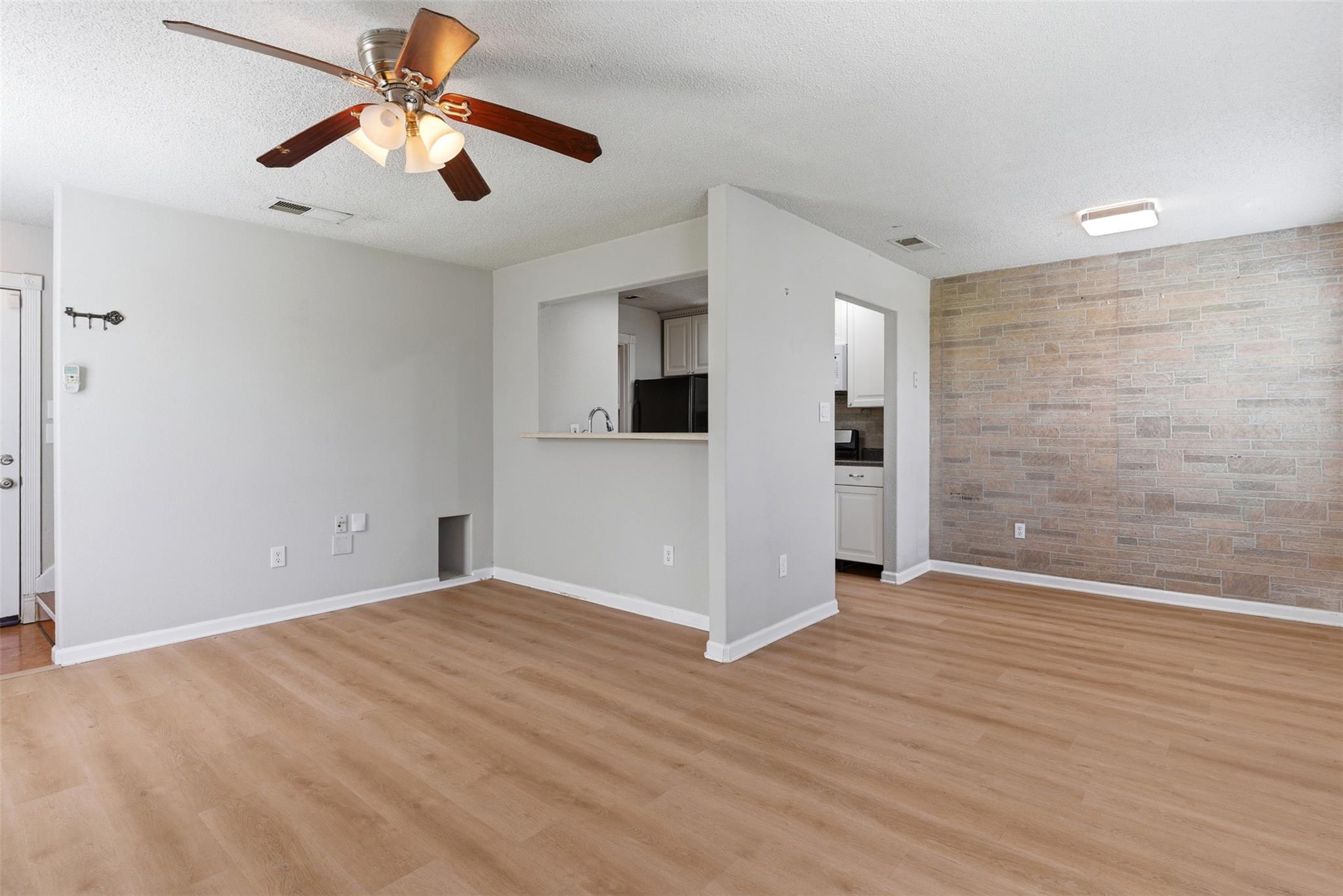 1407 Warrior Ln, Del Valle, TX 78617