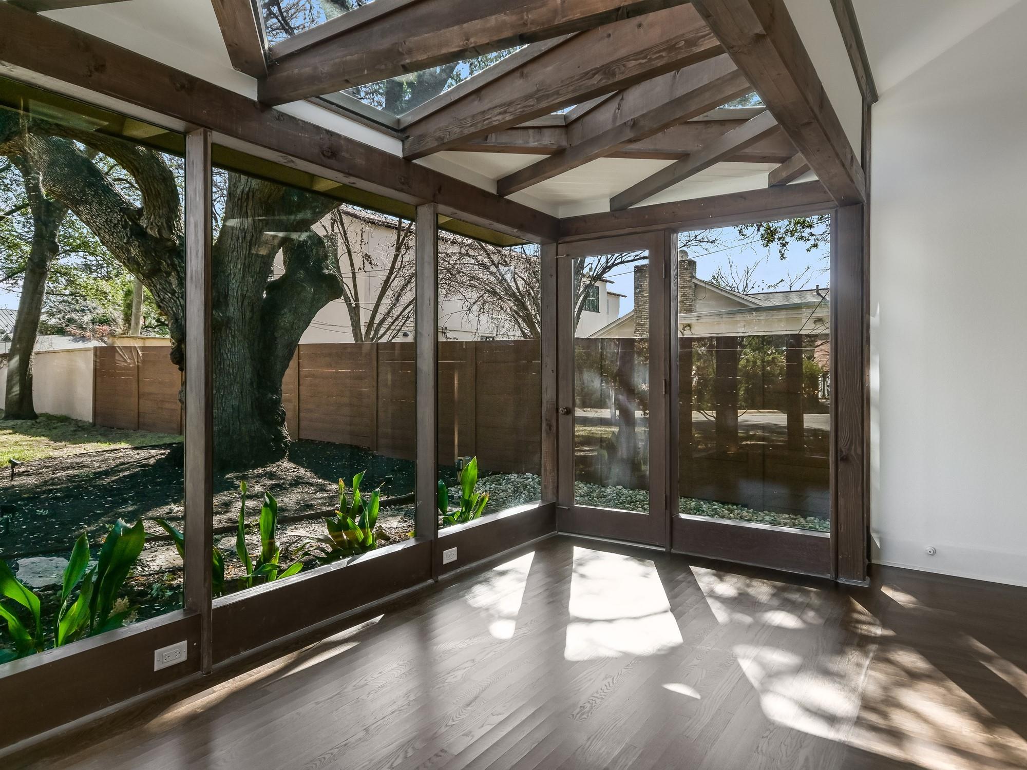 2704 Oakhurst Ave, Austin, TX 78703