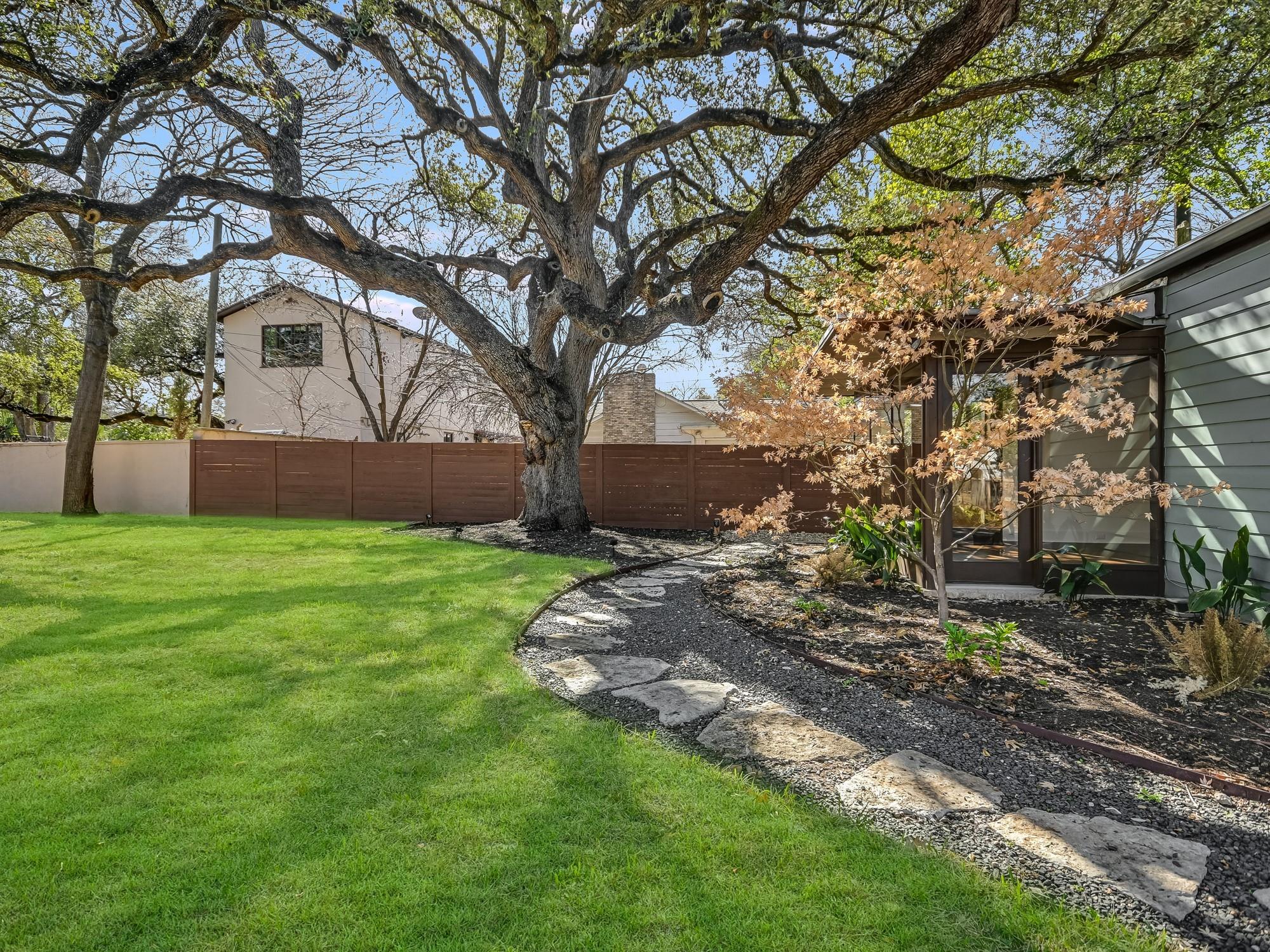 2704 Oakhurst Ave, Austin, TX 78703
