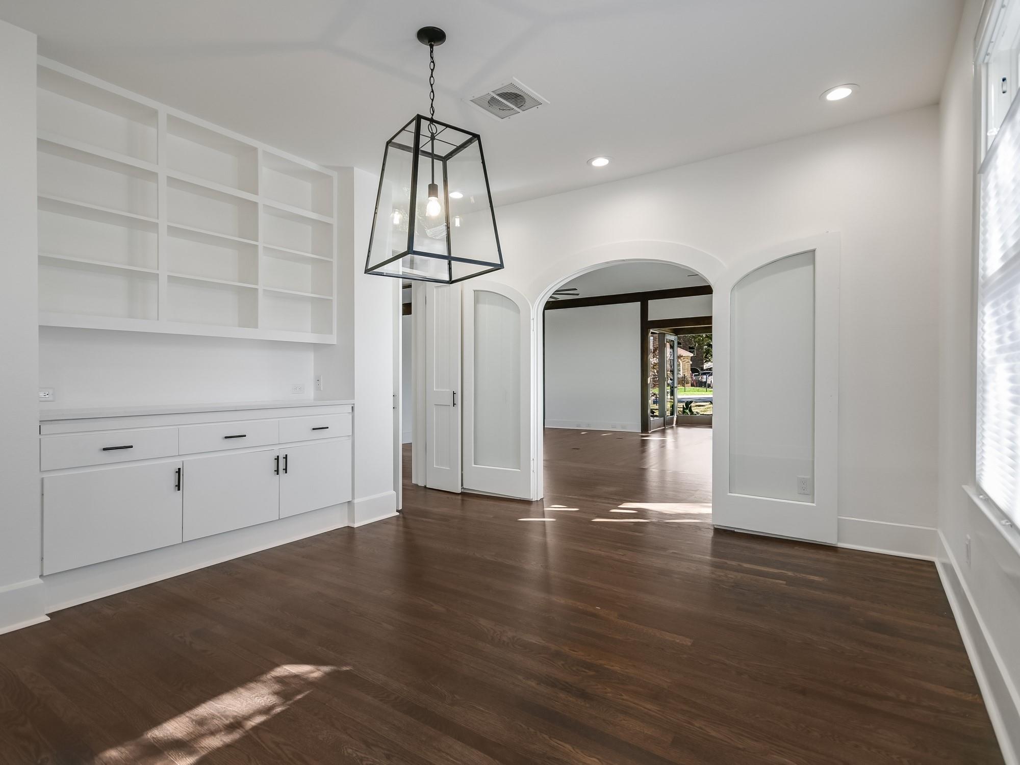 2704 Oakhurst Ave, Austin, TX 78703