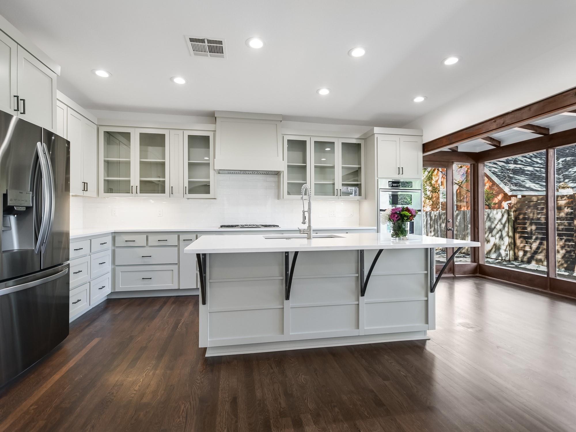 2704 Oakhurst Ave, Austin, TX 78703