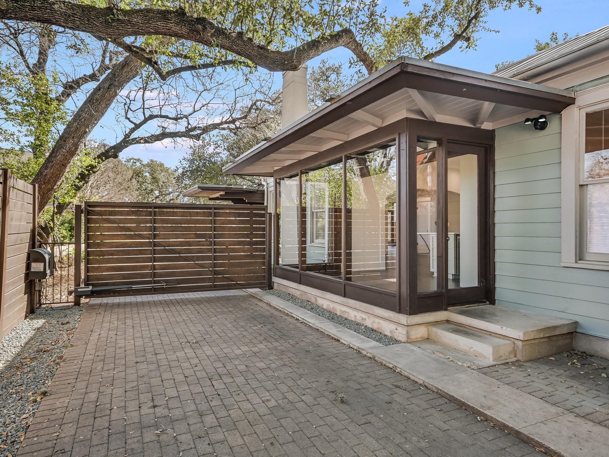 2704 Oakhurst Ave, Austin, TX 78703