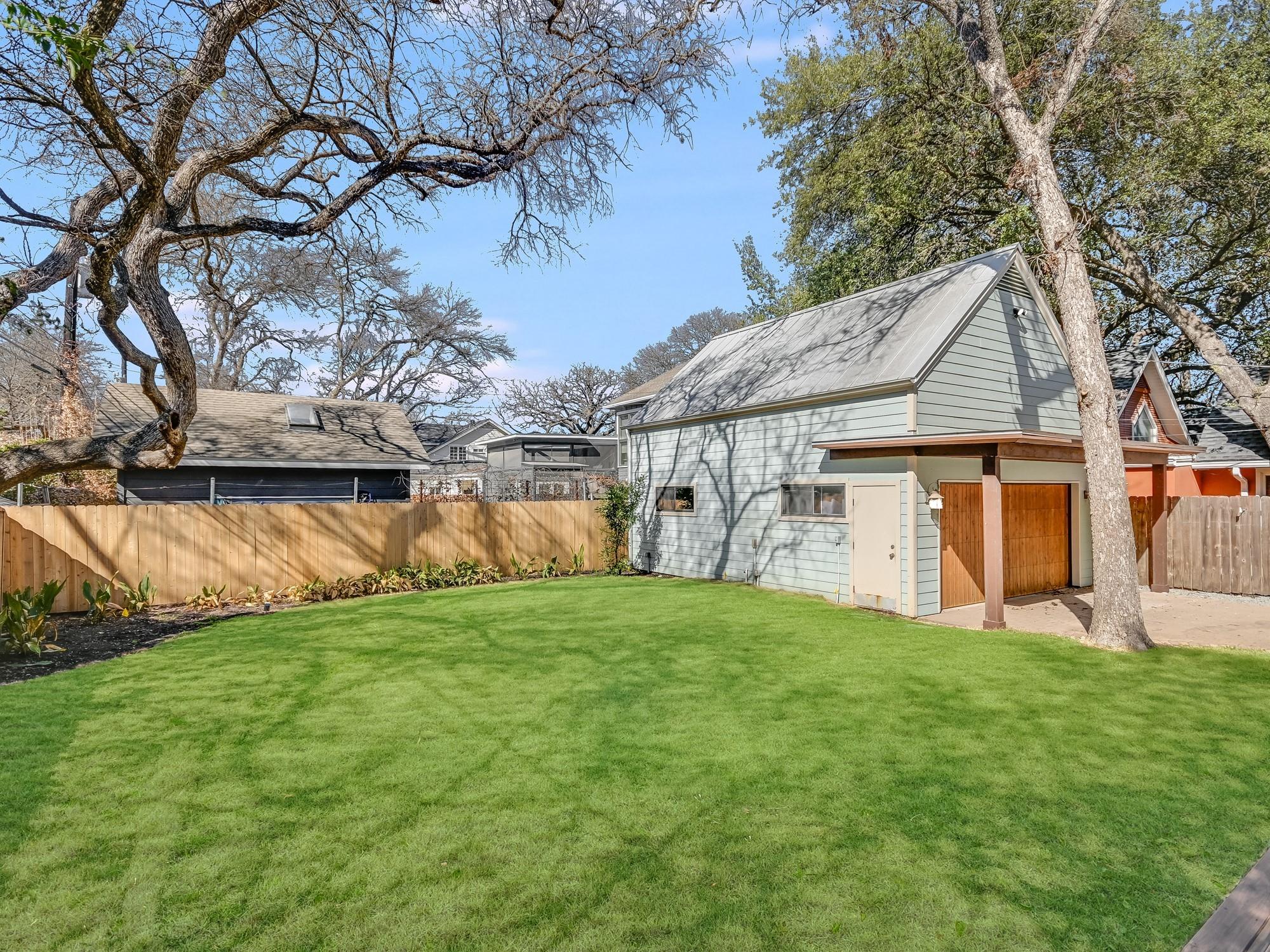 2704 Oakhurst Ave, Austin, TX 78703