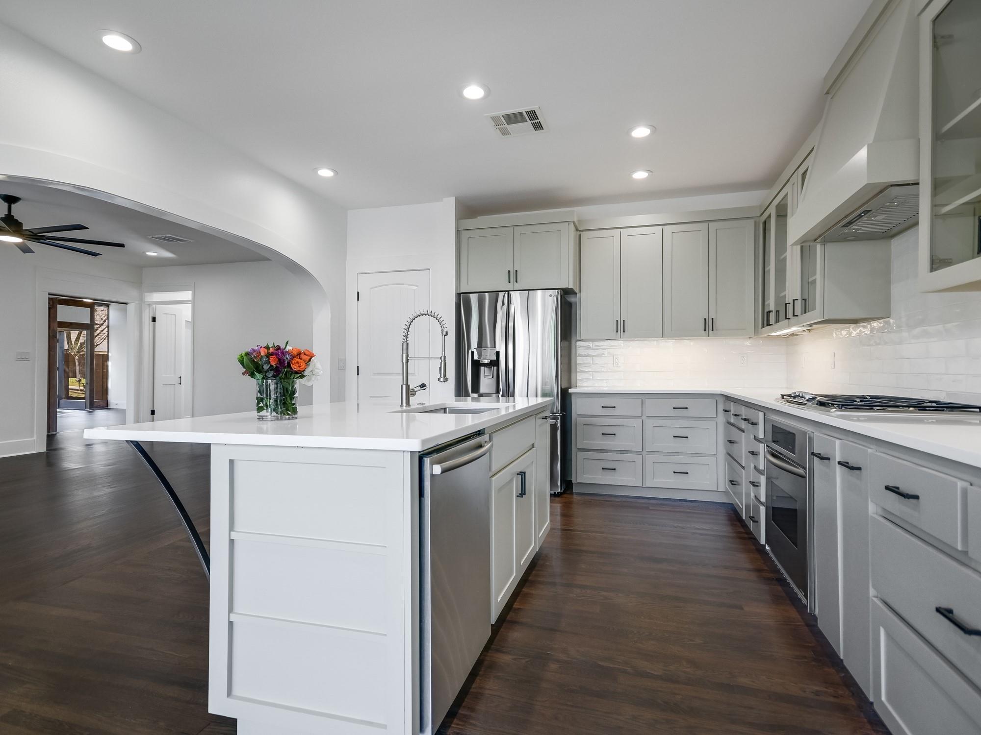 2704 Oakhurst Ave, Austin, TX 78703