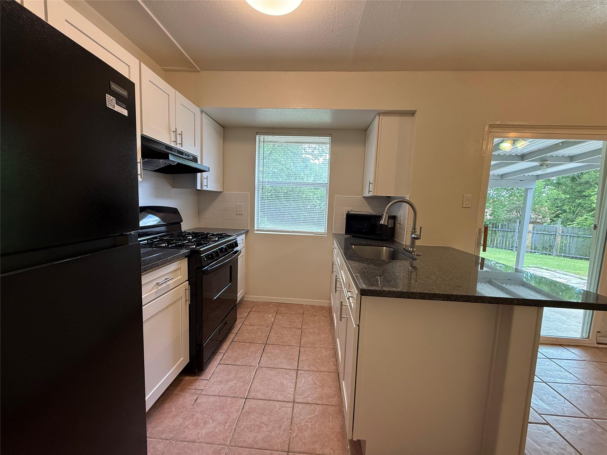 1109 Village Green Dr, Austin, TX 78753