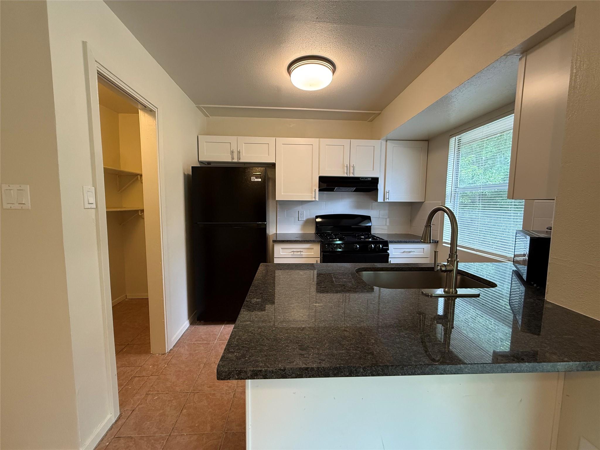 1109 Village Green Dr, Austin, TX 78753