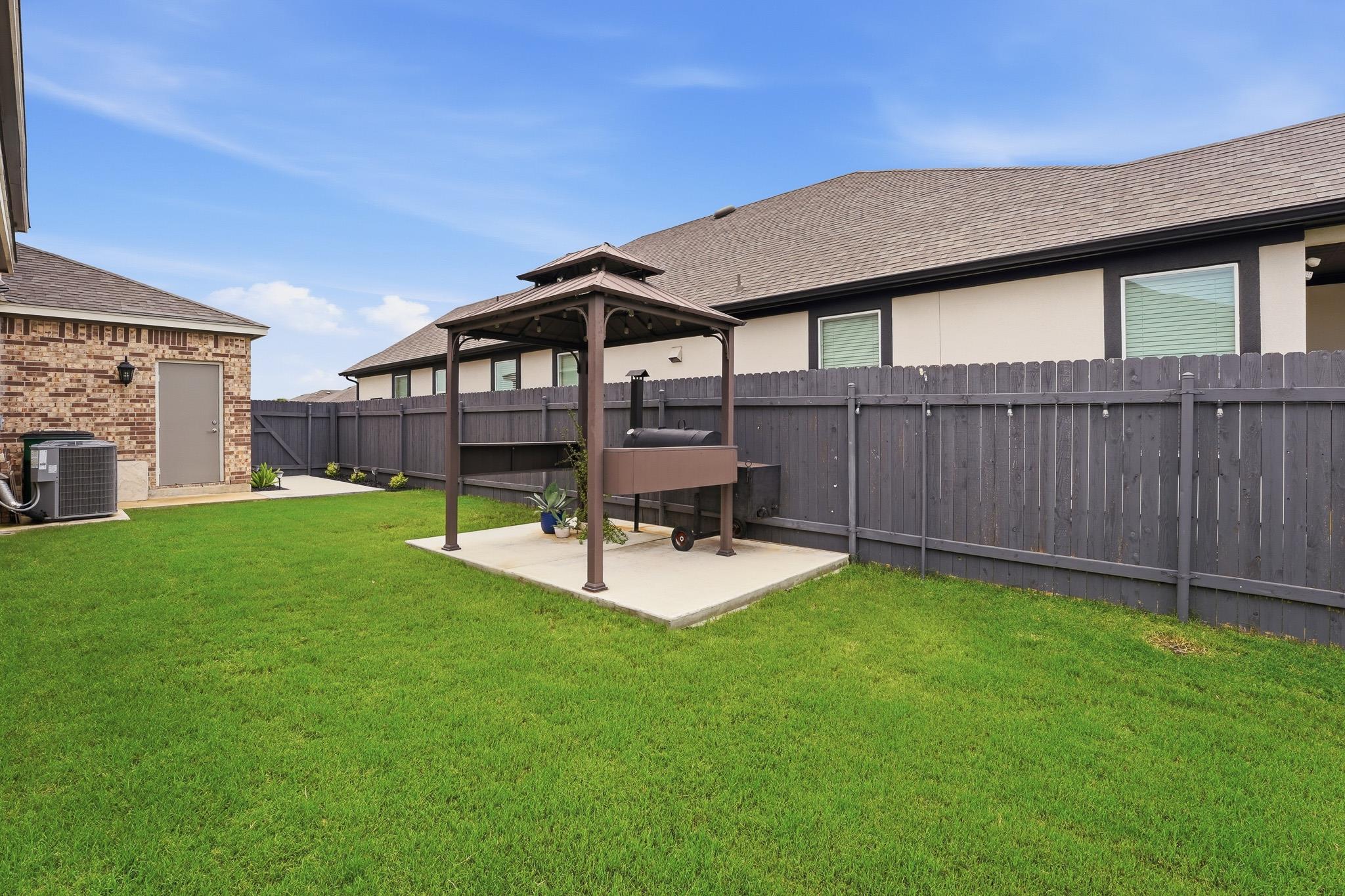 1515 Foxglove Dr, Lockhart, TX 78644