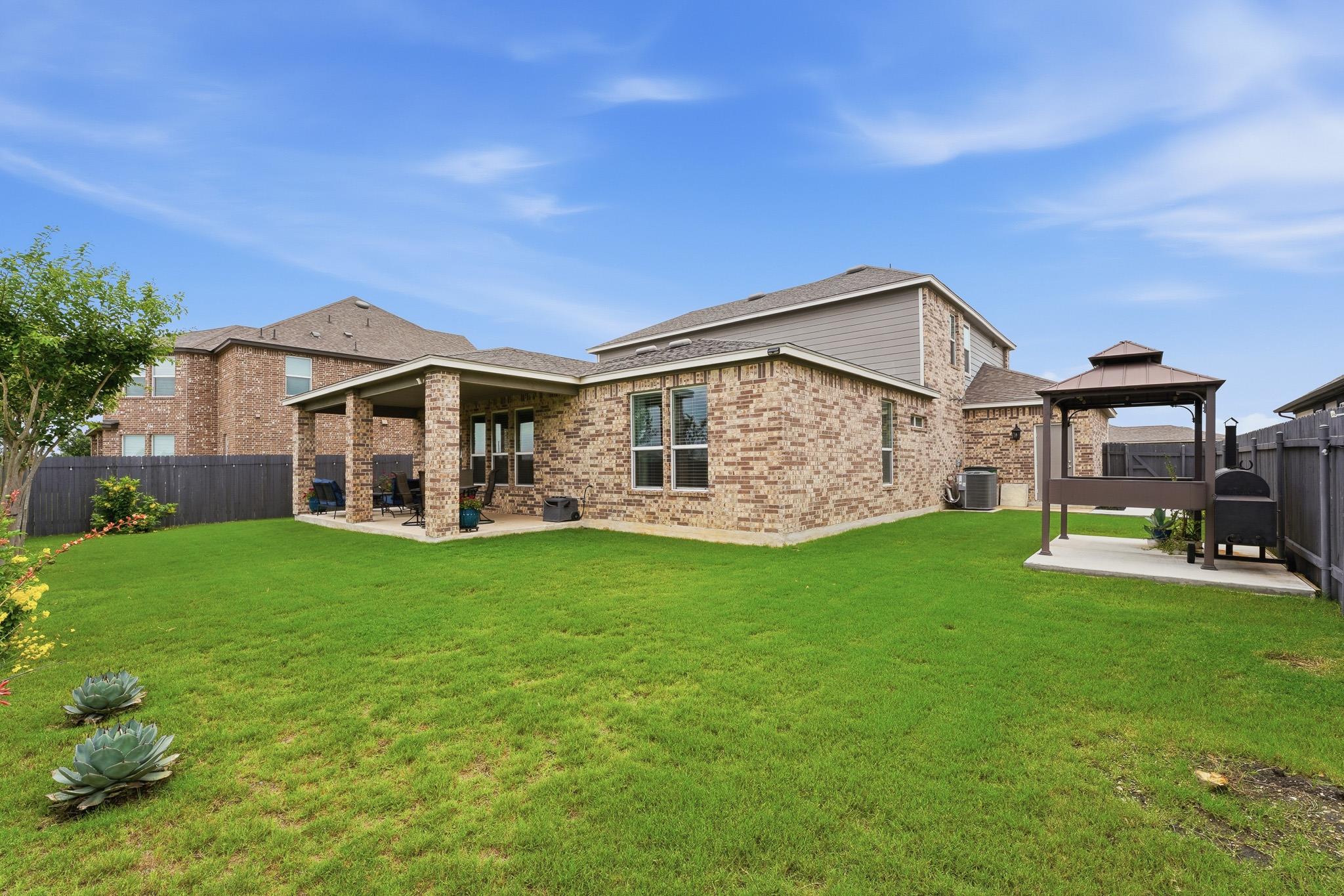 1515 Foxglove Dr, Lockhart, TX 78644