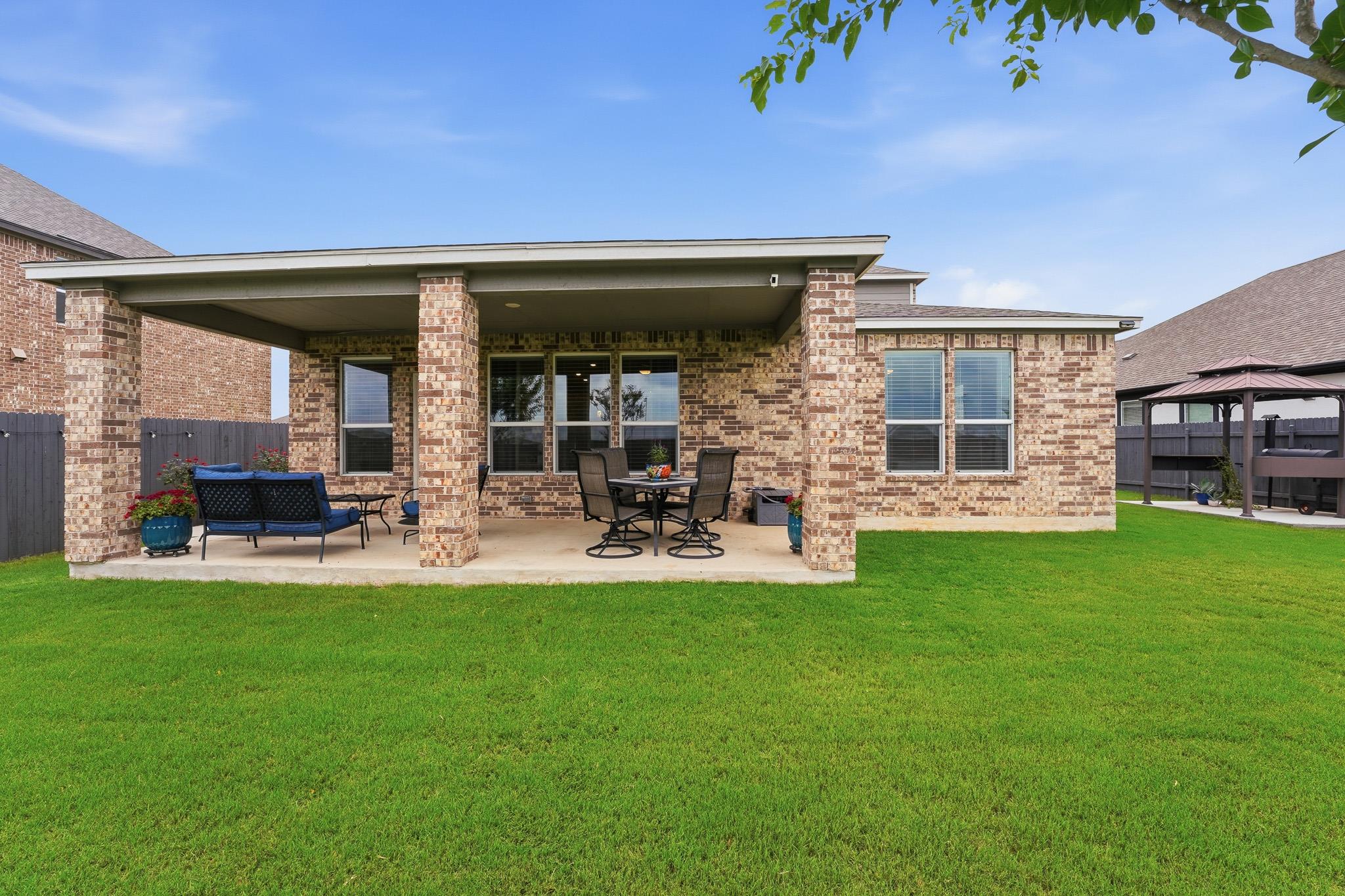 1515 Foxglove Dr, Lockhart, TX 78644