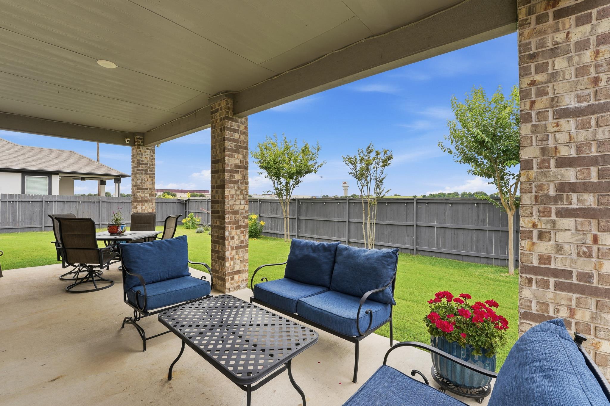 1515 Foxglove Dr, Lockhart, TX 78644