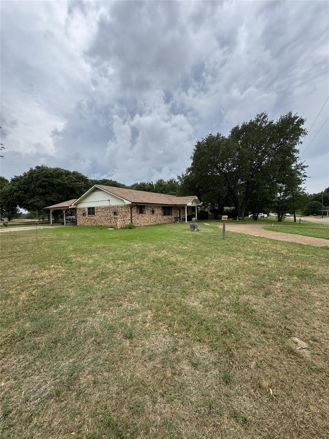 636 E Kempner St, Mabank, TX 75147