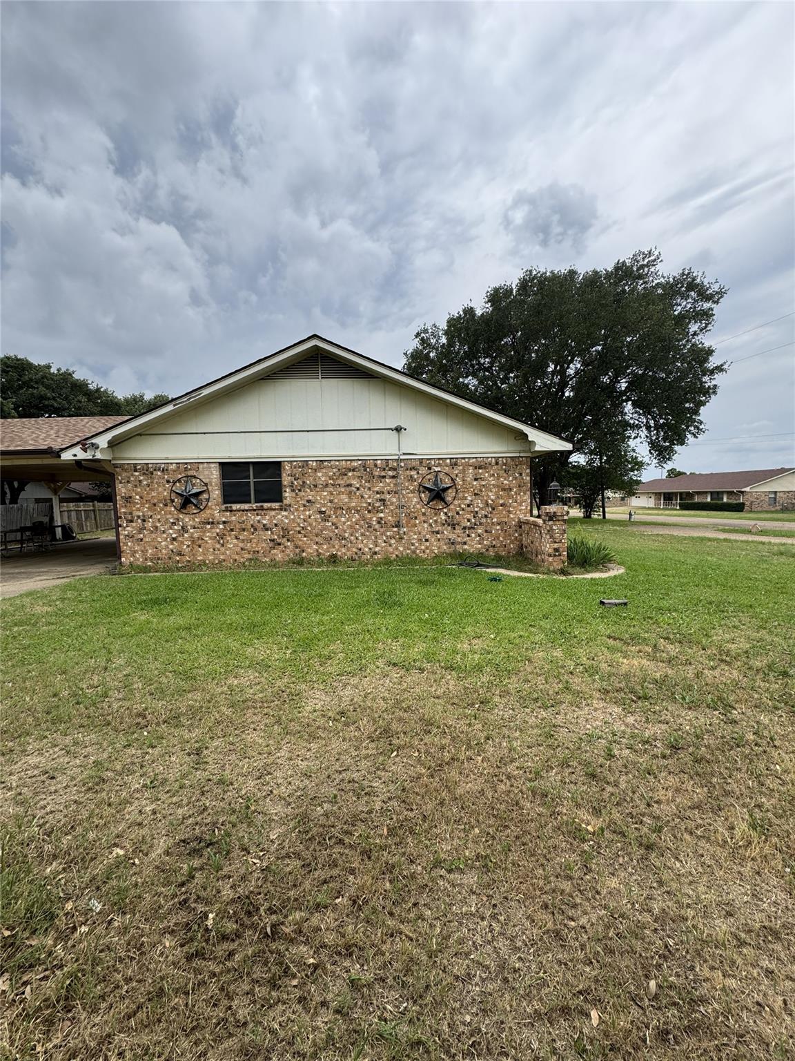 636 E Kempner St, Mabank, TX 75147