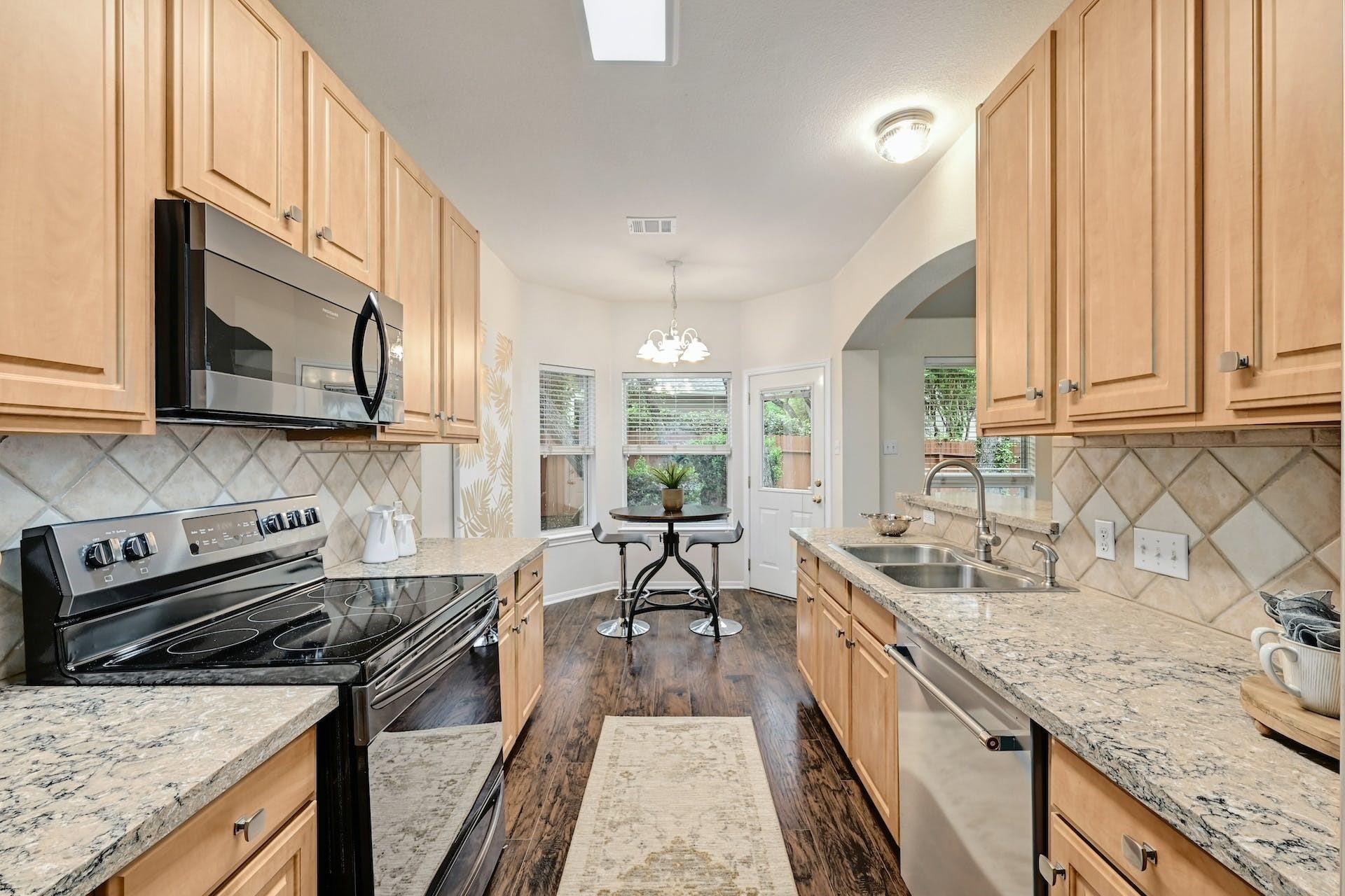 7 Muirfield Greens Cv, Lakeway, TX 78738