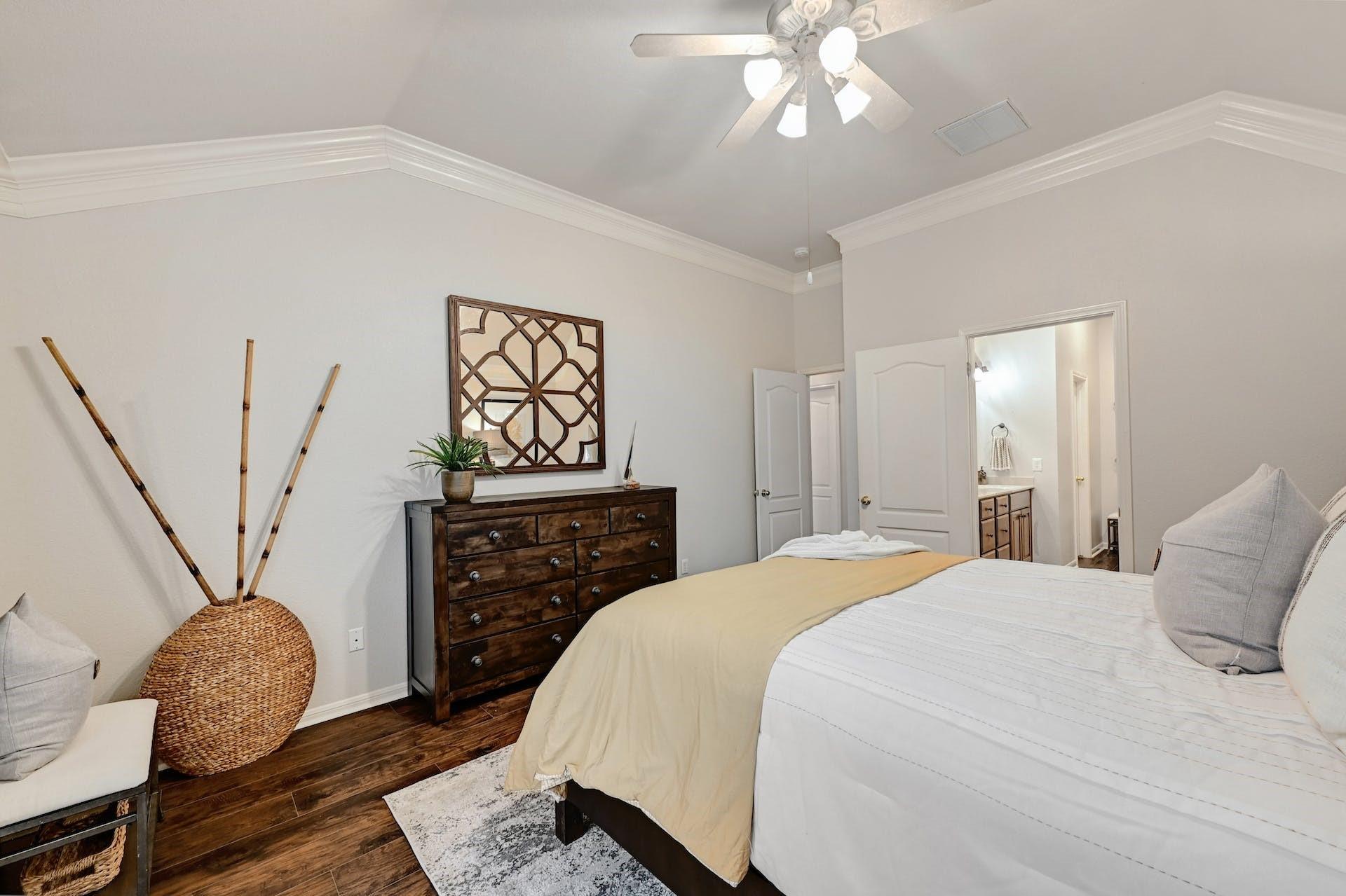 7 Muirfield Greens Cv, Lakeway, TX 78738