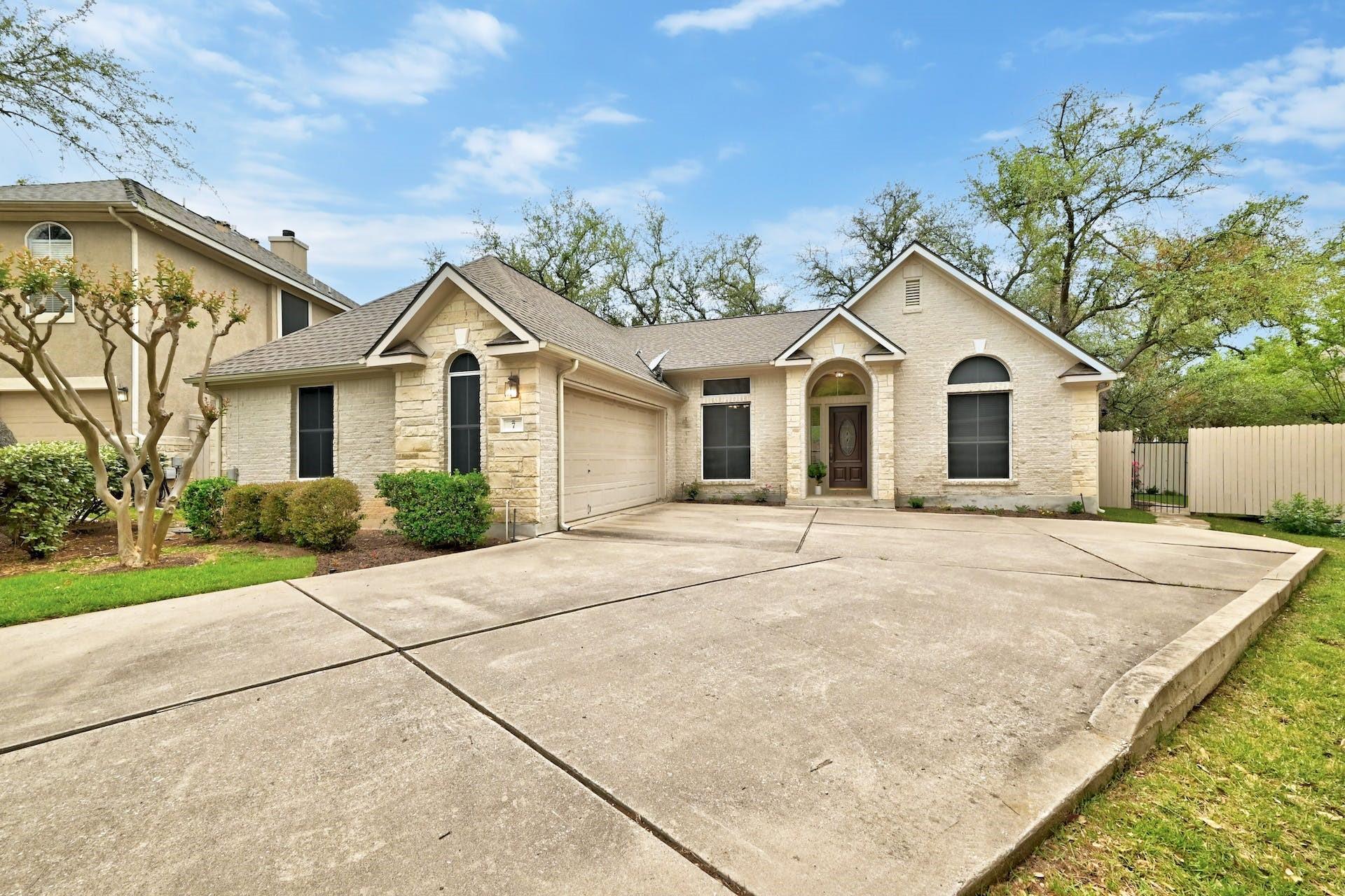 7 Muirfield Greens Cv, Lakeway, TX 78738