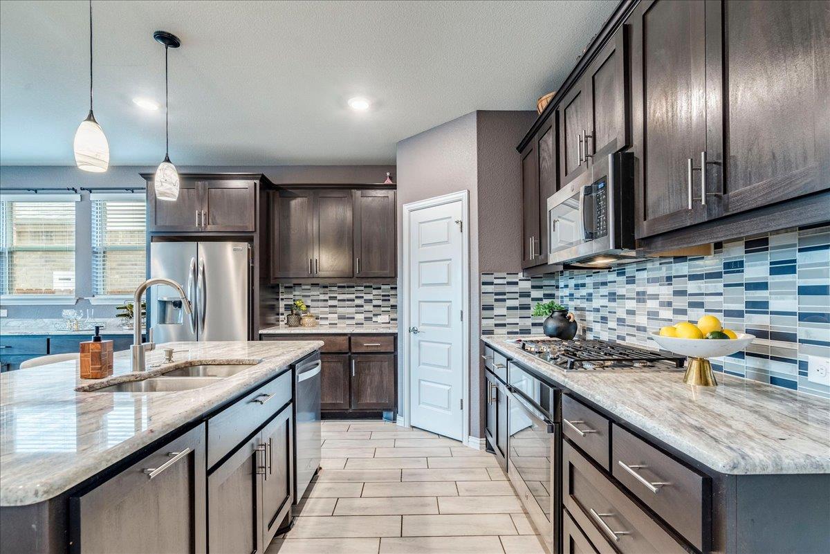 610 Stonewood Ln, Buda, TX 78610