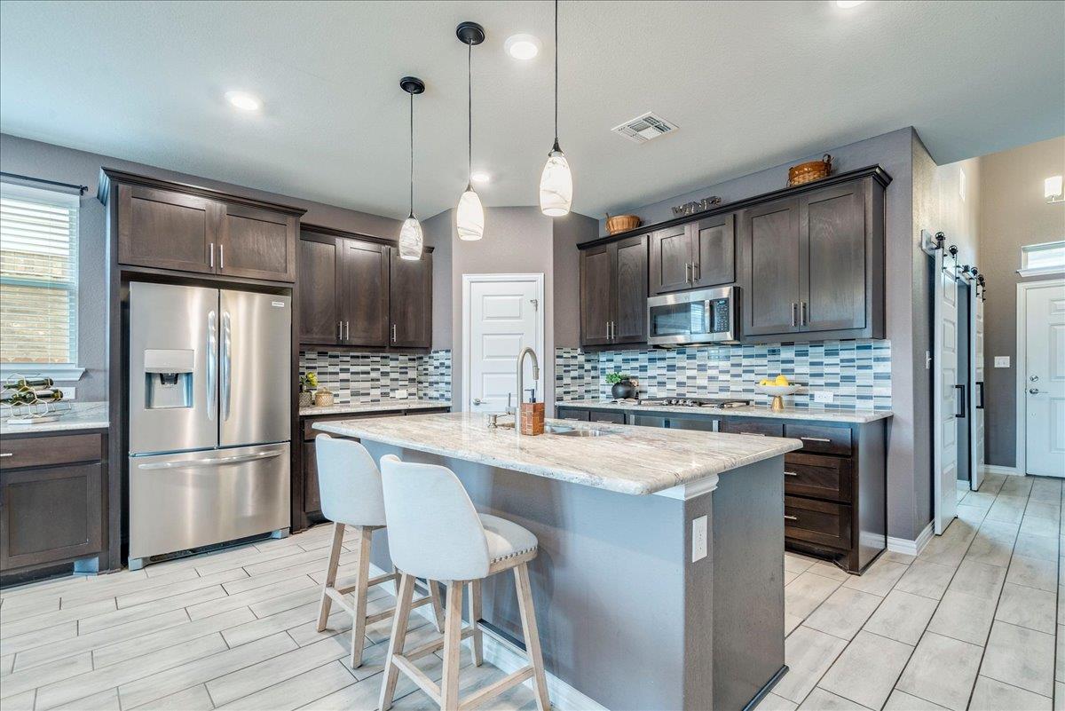 610 Stonewood Ln, Buda, TX 78610