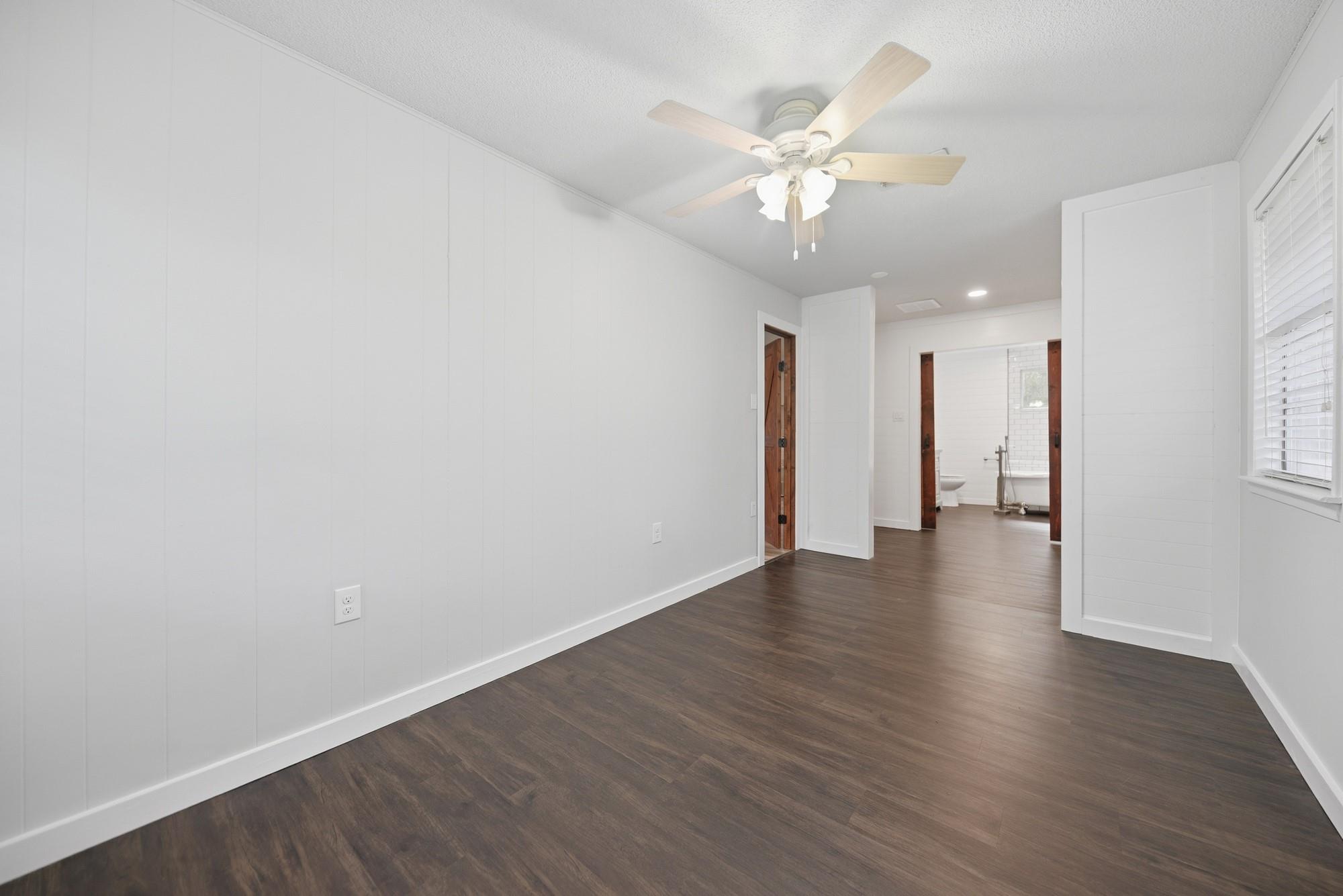 9481 Lake Forest Cir, Brenham, TX 77833