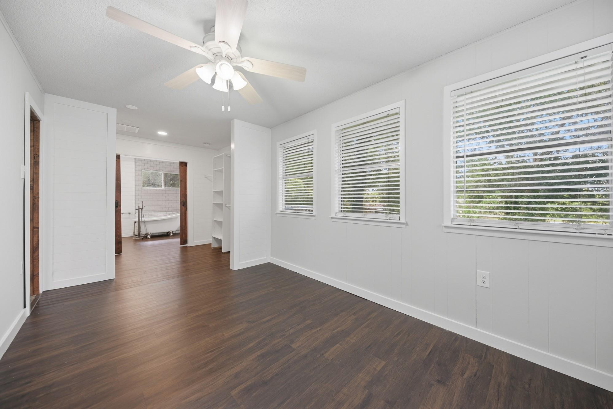 9481 Lake Forest Cir, Brenham, TX 77833