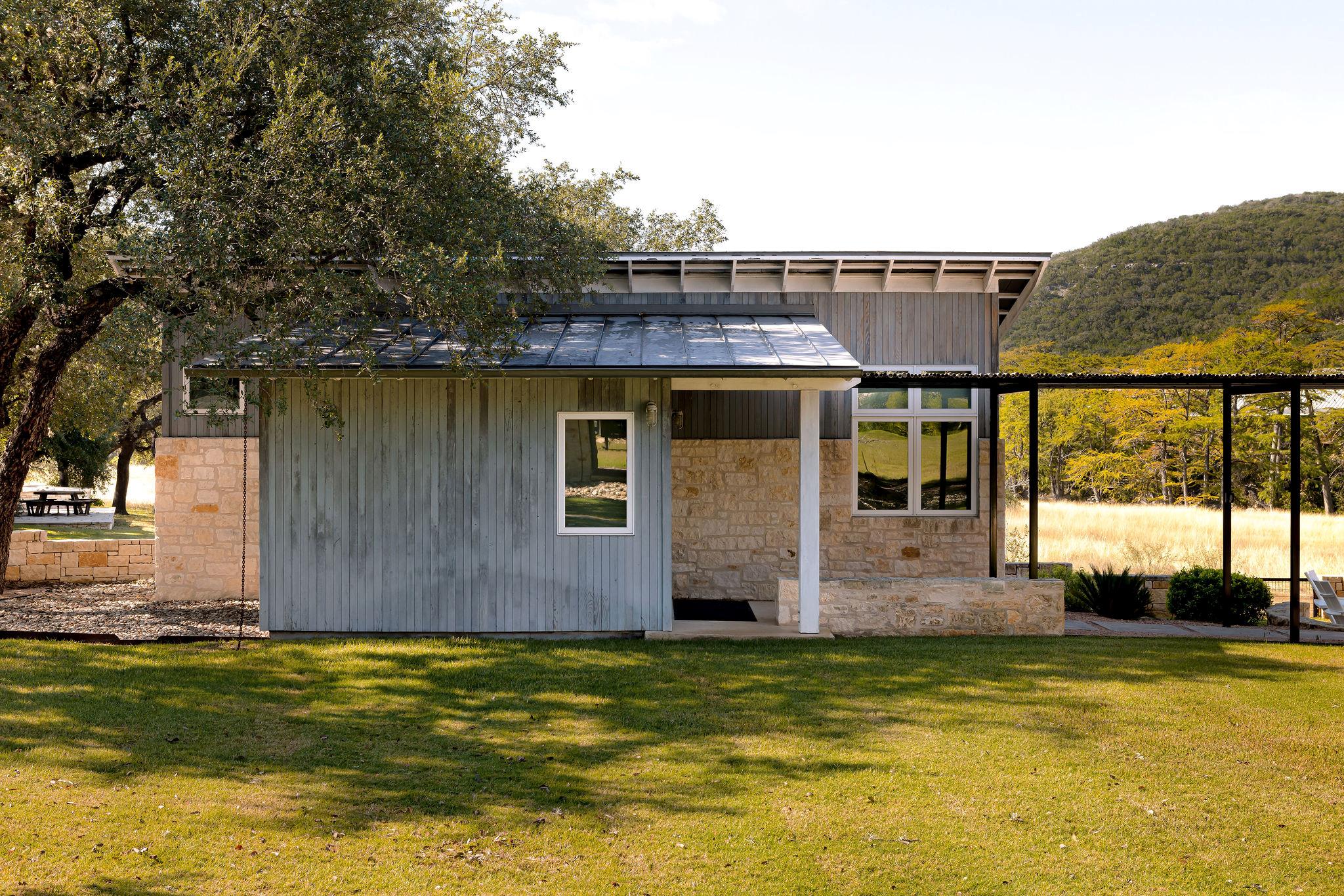 415 Frio Canon Trl, Leakey, TX 78873