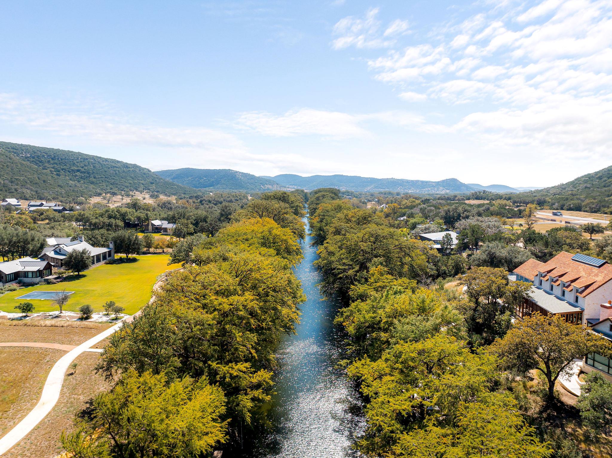 415 Frio Canon Trl, Leakey, TX 78873