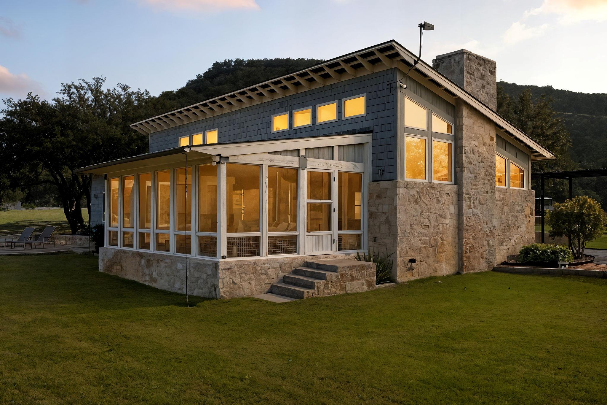 415 Frio Canon Trl, Leakey, TX 78873